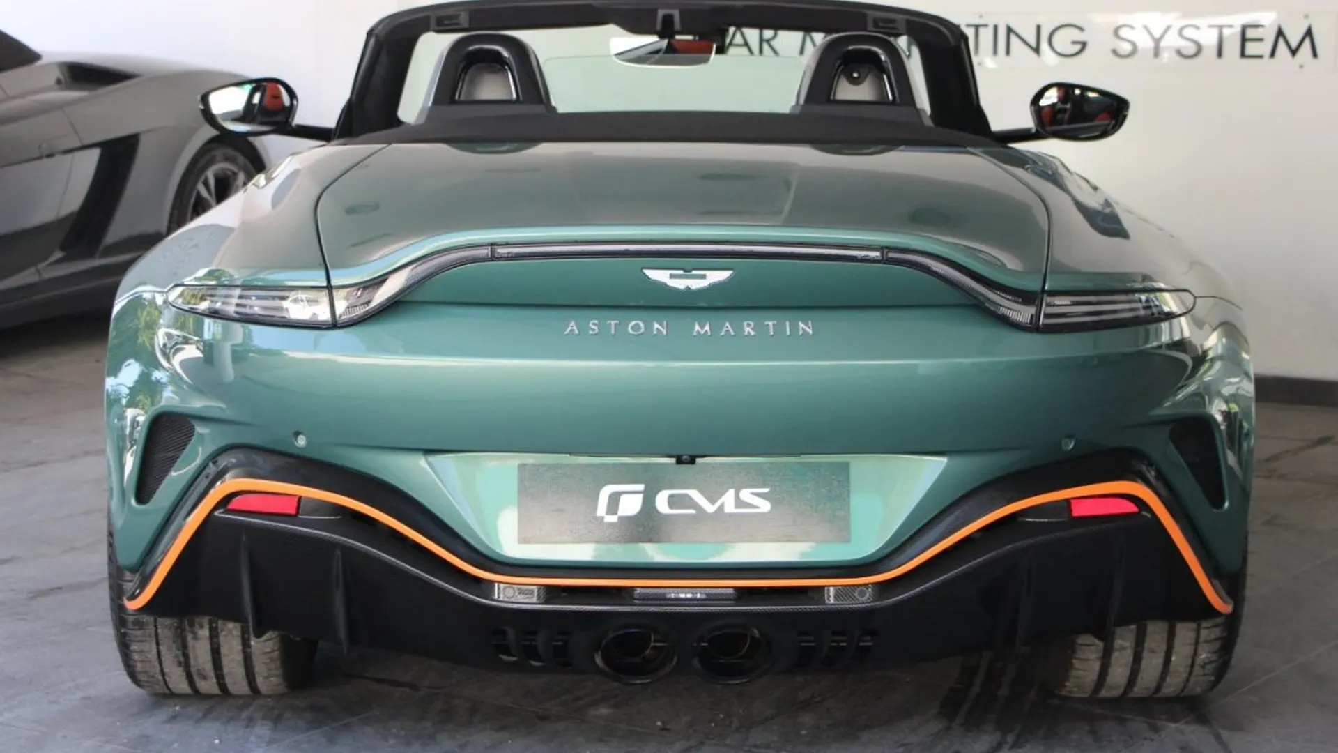 Aston Martin V12 — photo 4
