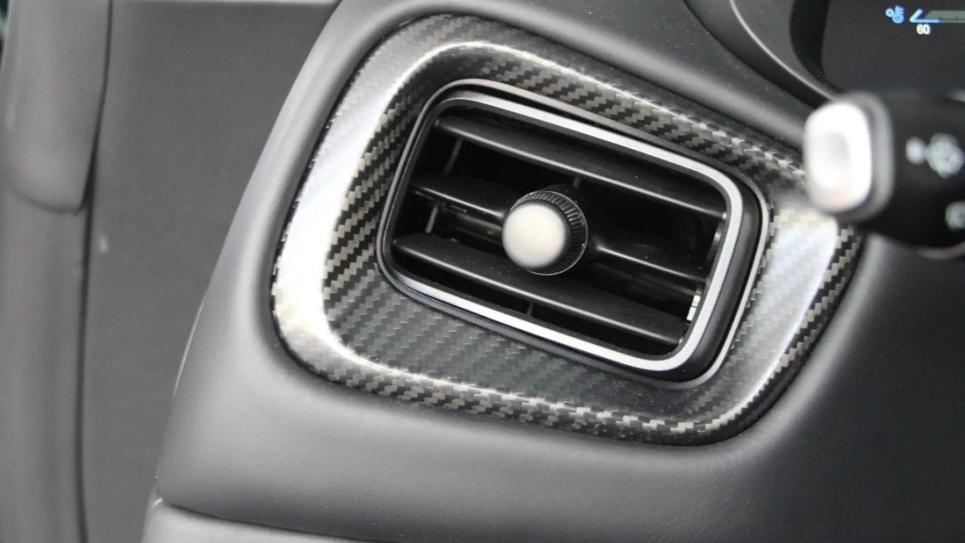 Aston Martin V12 — photo 30