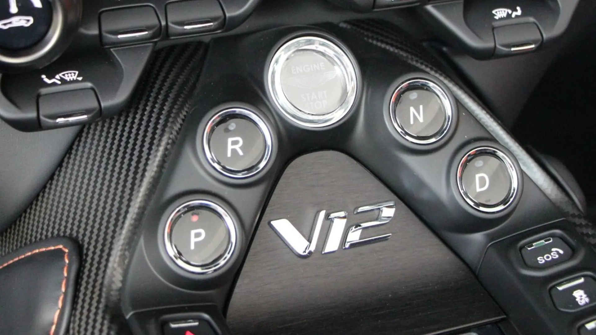 Aston Martin V12 — photo 23