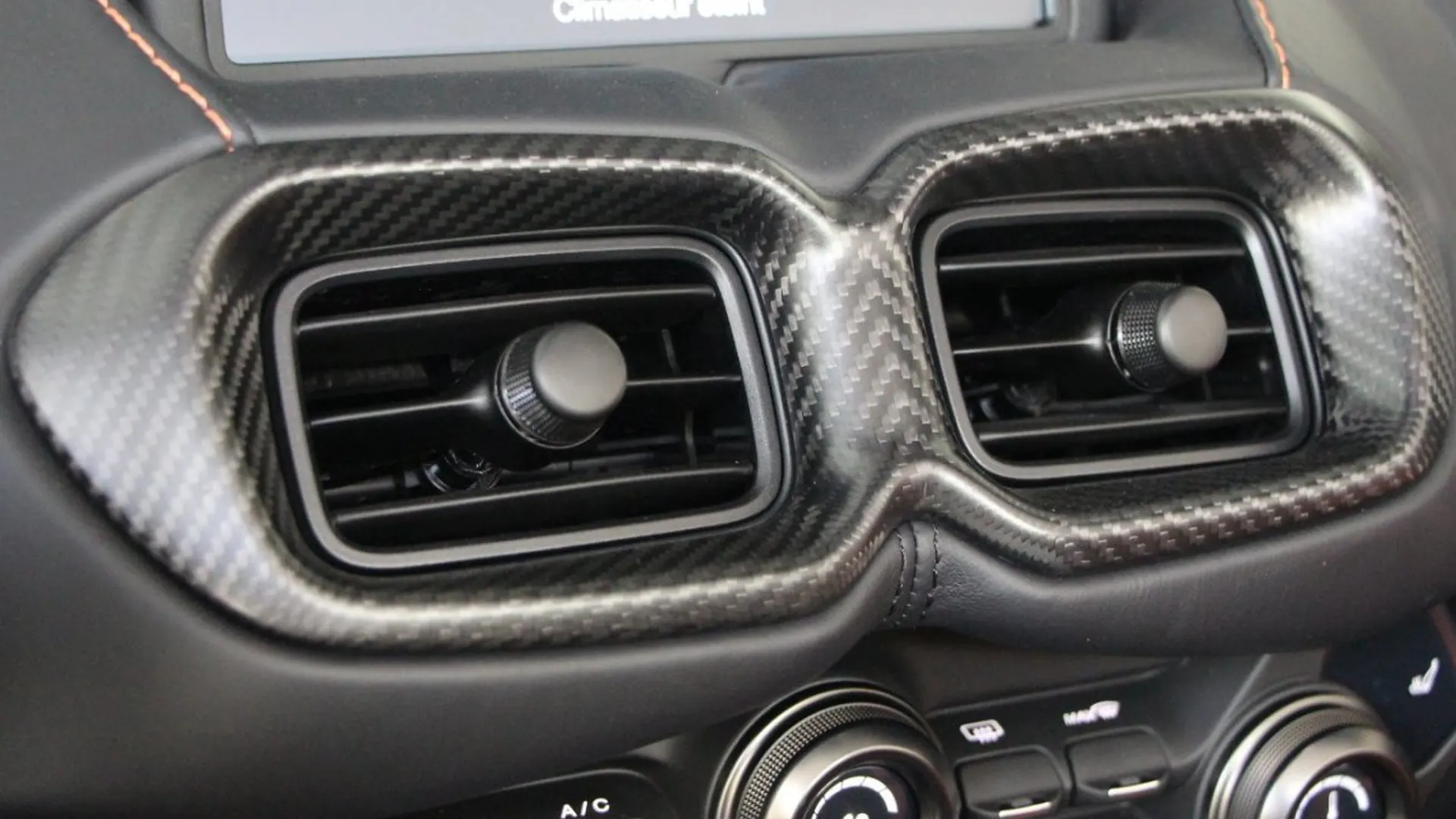 Aston Martin V12 — photo 27