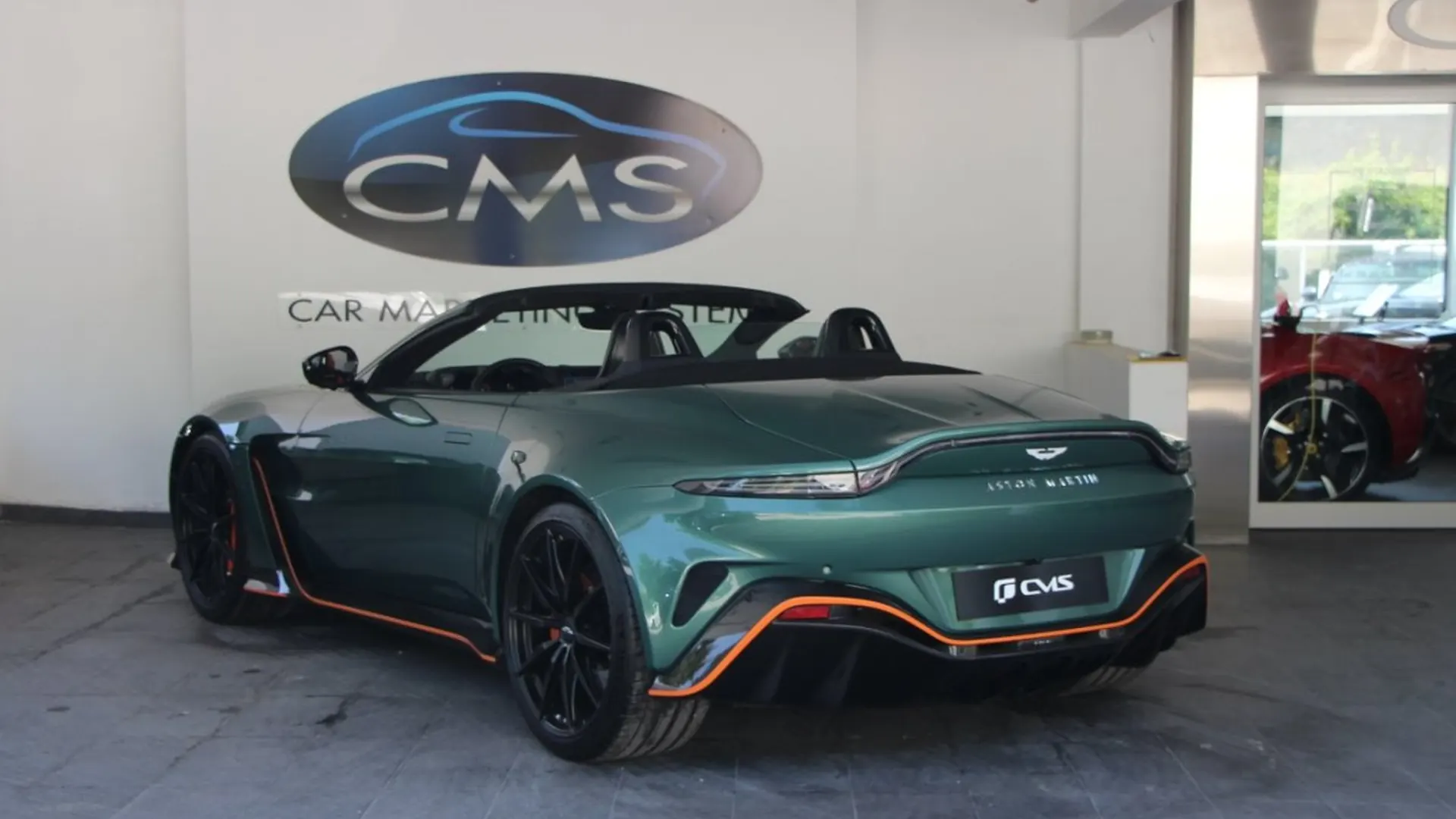 Aston Martin V12 — photo 3