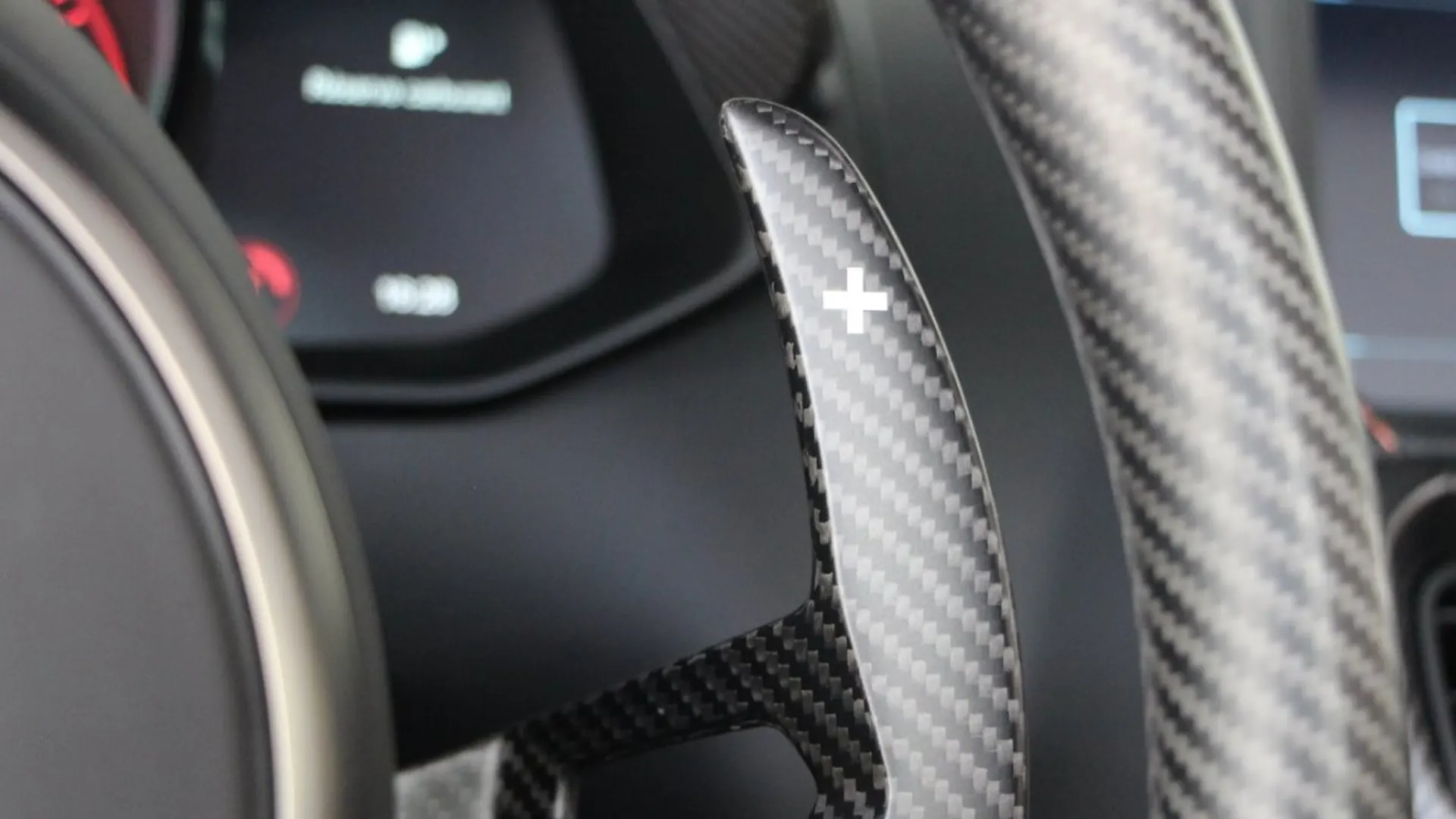Aston Martin V12 — photo 25