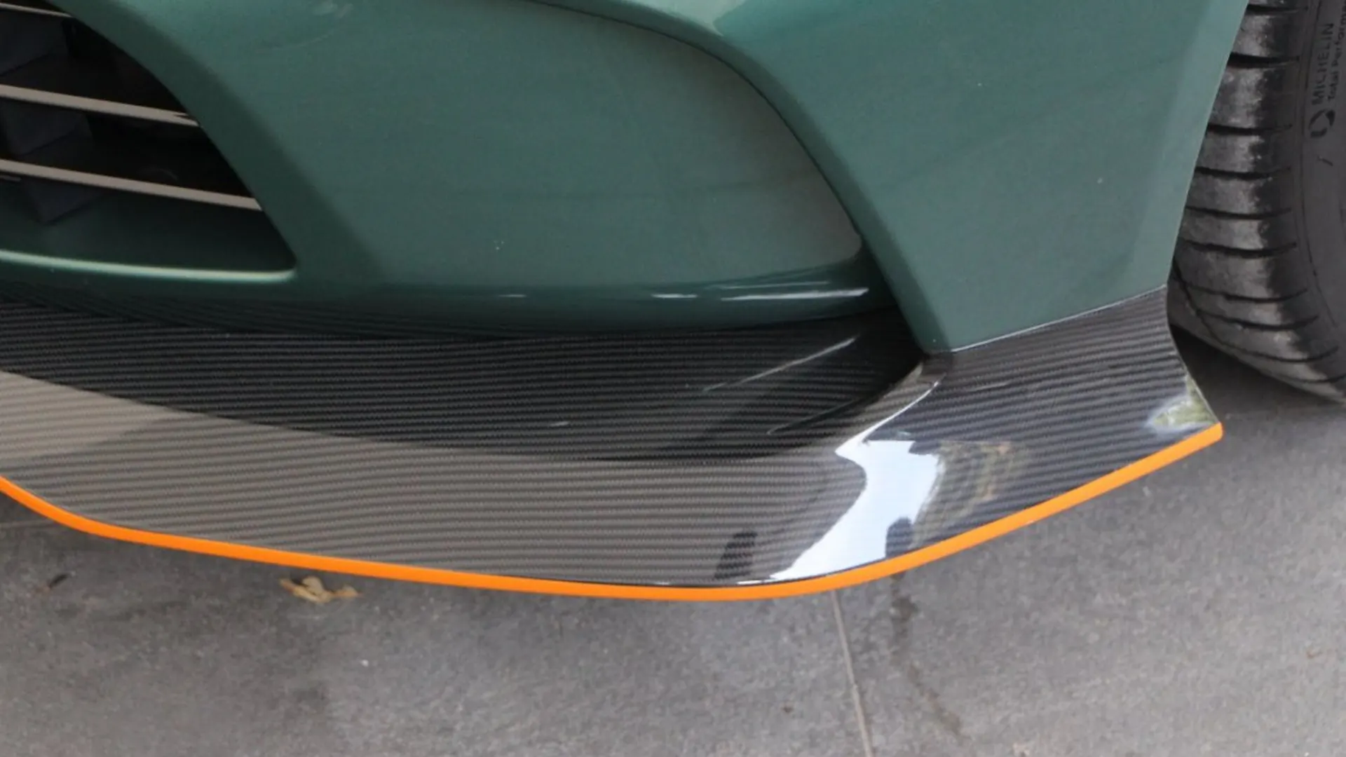 Aston Martin V12 — photo 11