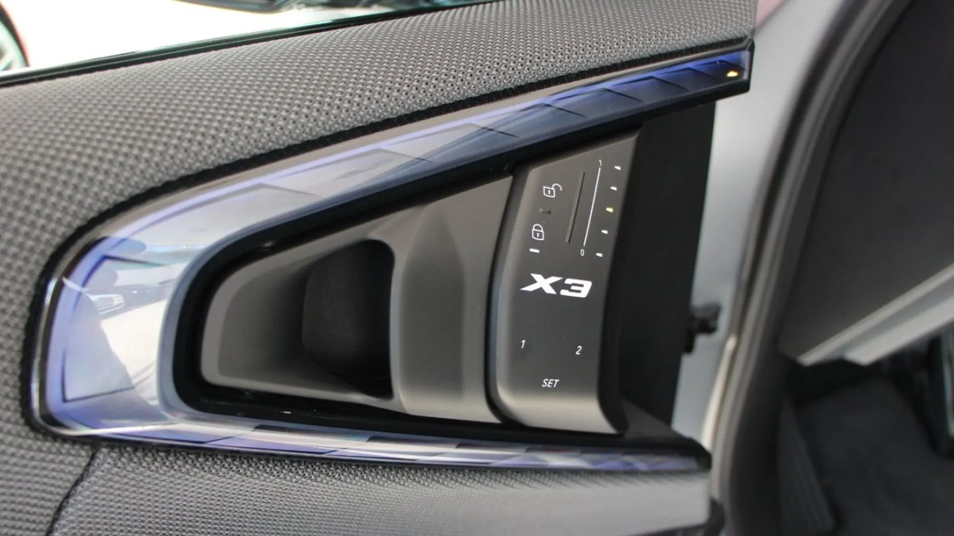 BMW X3 — photo 11