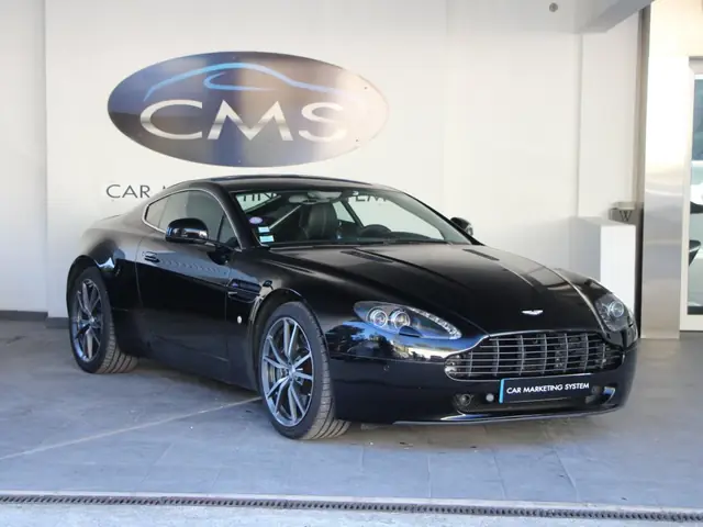 Aston Martin V8