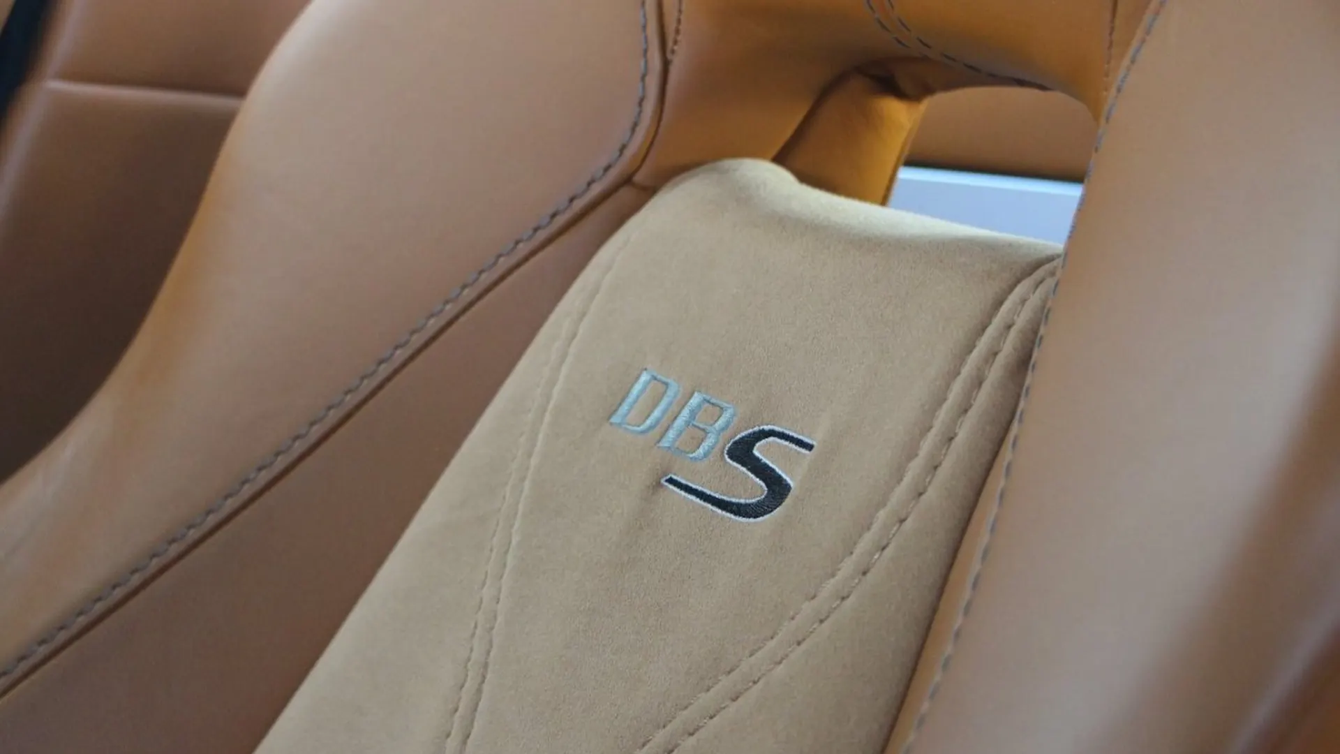 Aston Martin DBS — photo 23