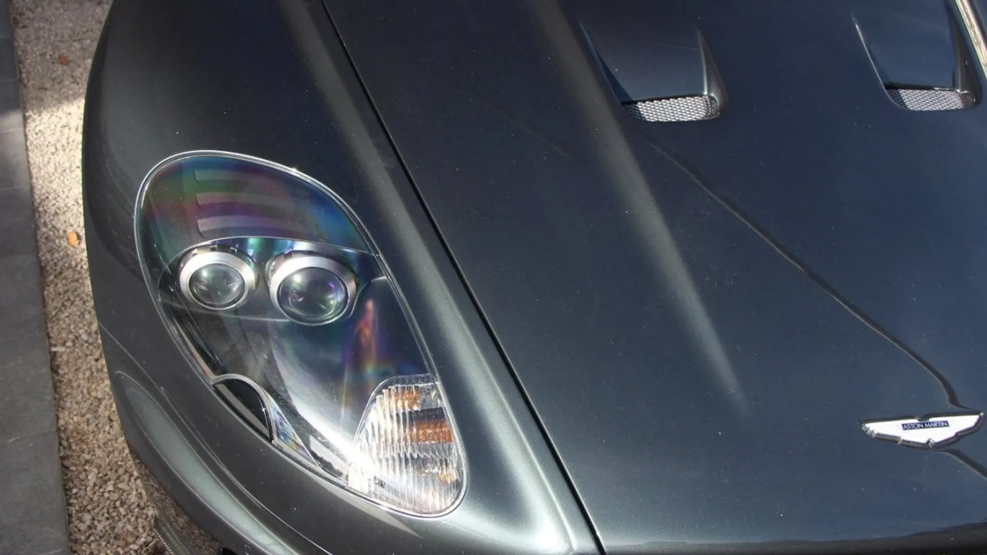 Aston Martin DBS — photo 33