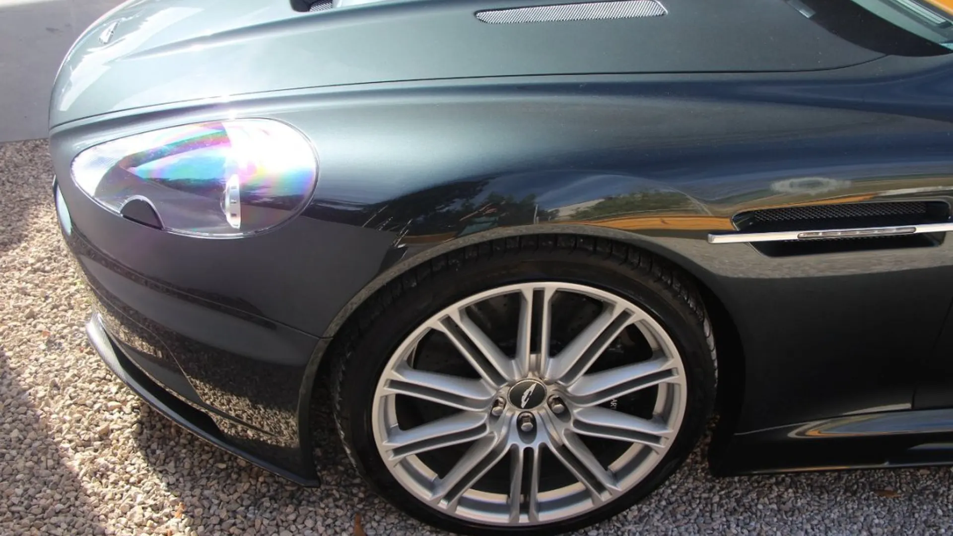 Aston Martin DBS — photo 6