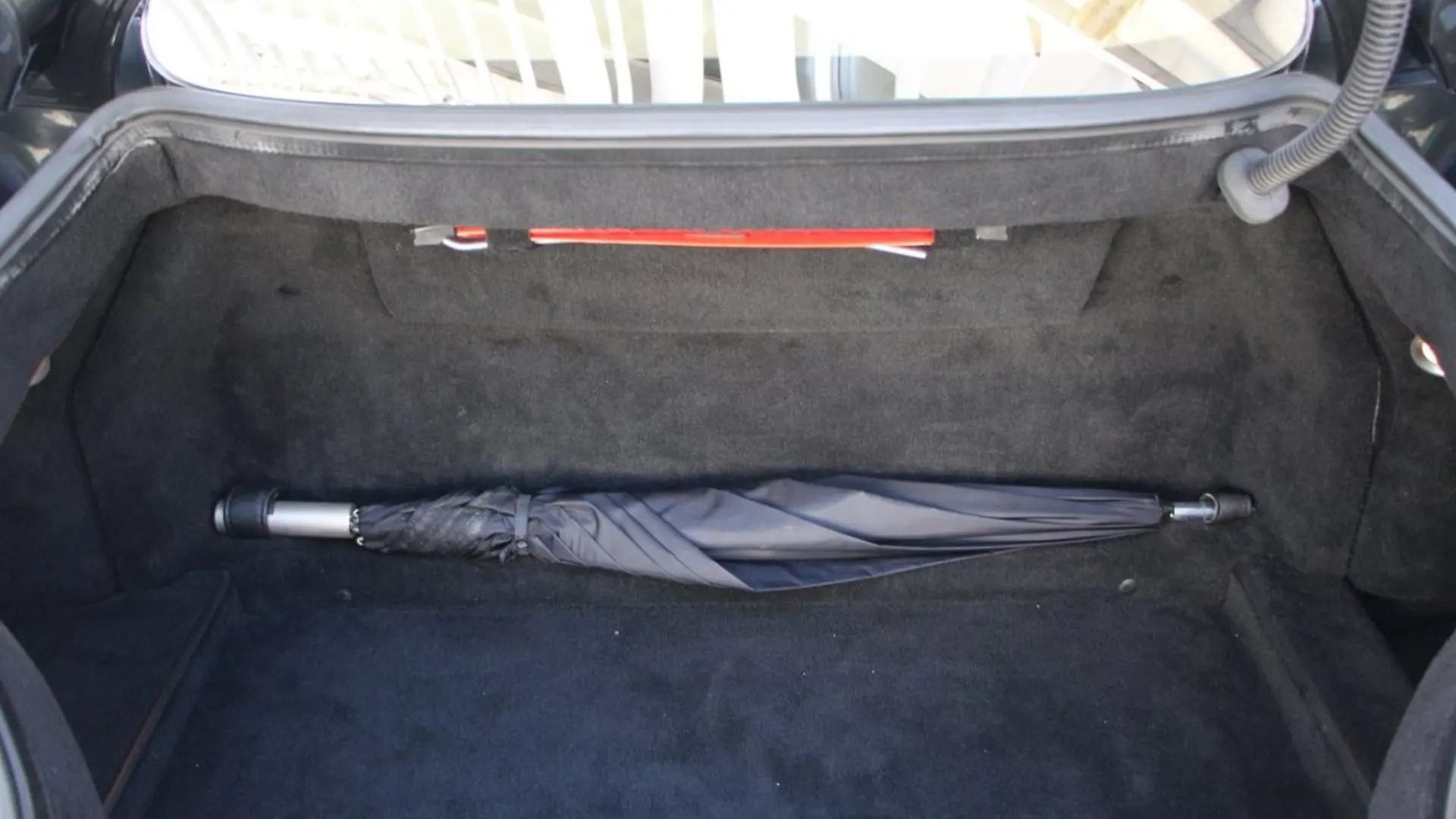 Aston Martin DBS — photo 30