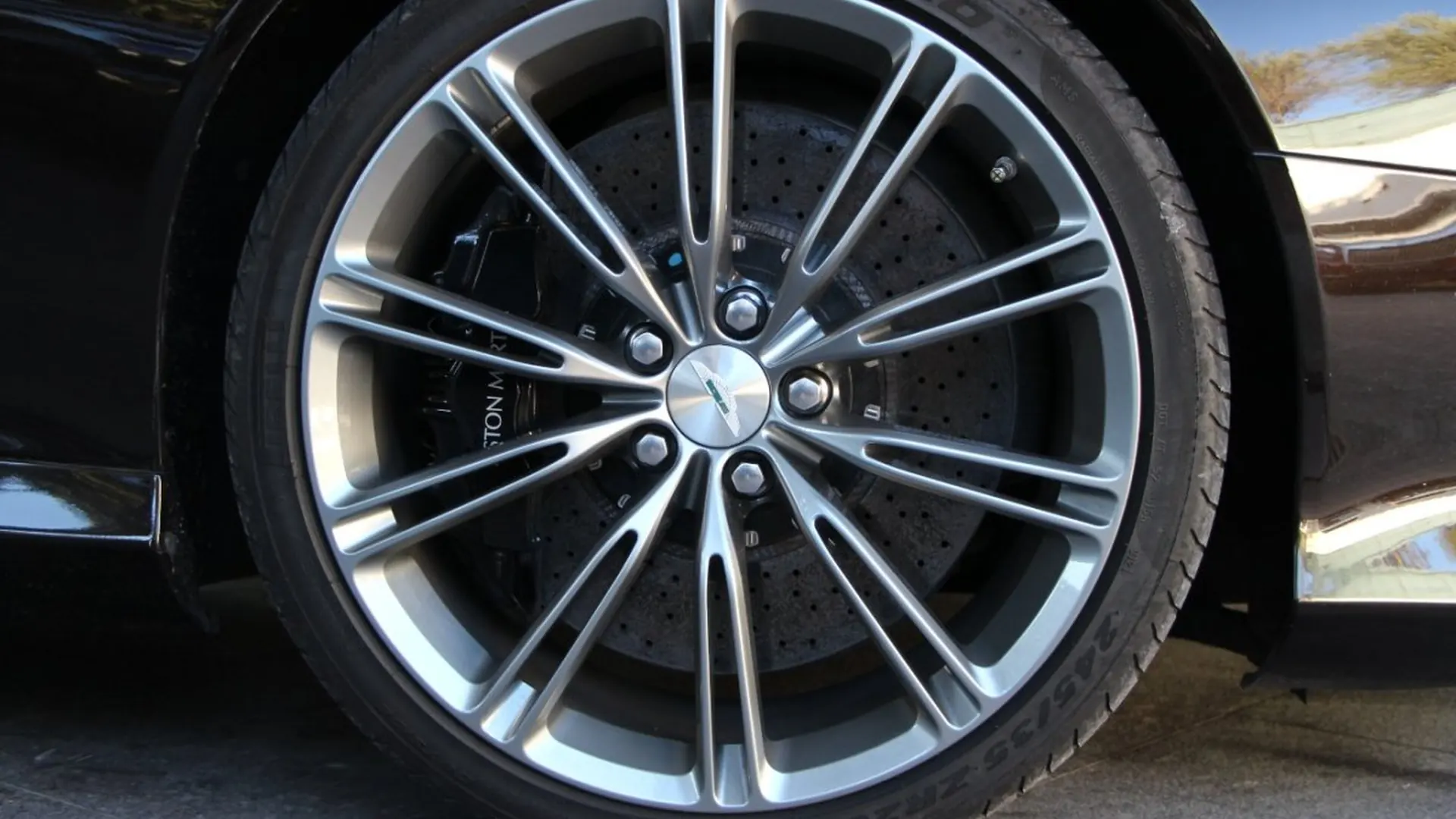 Aston Martin DB9 — photo 9