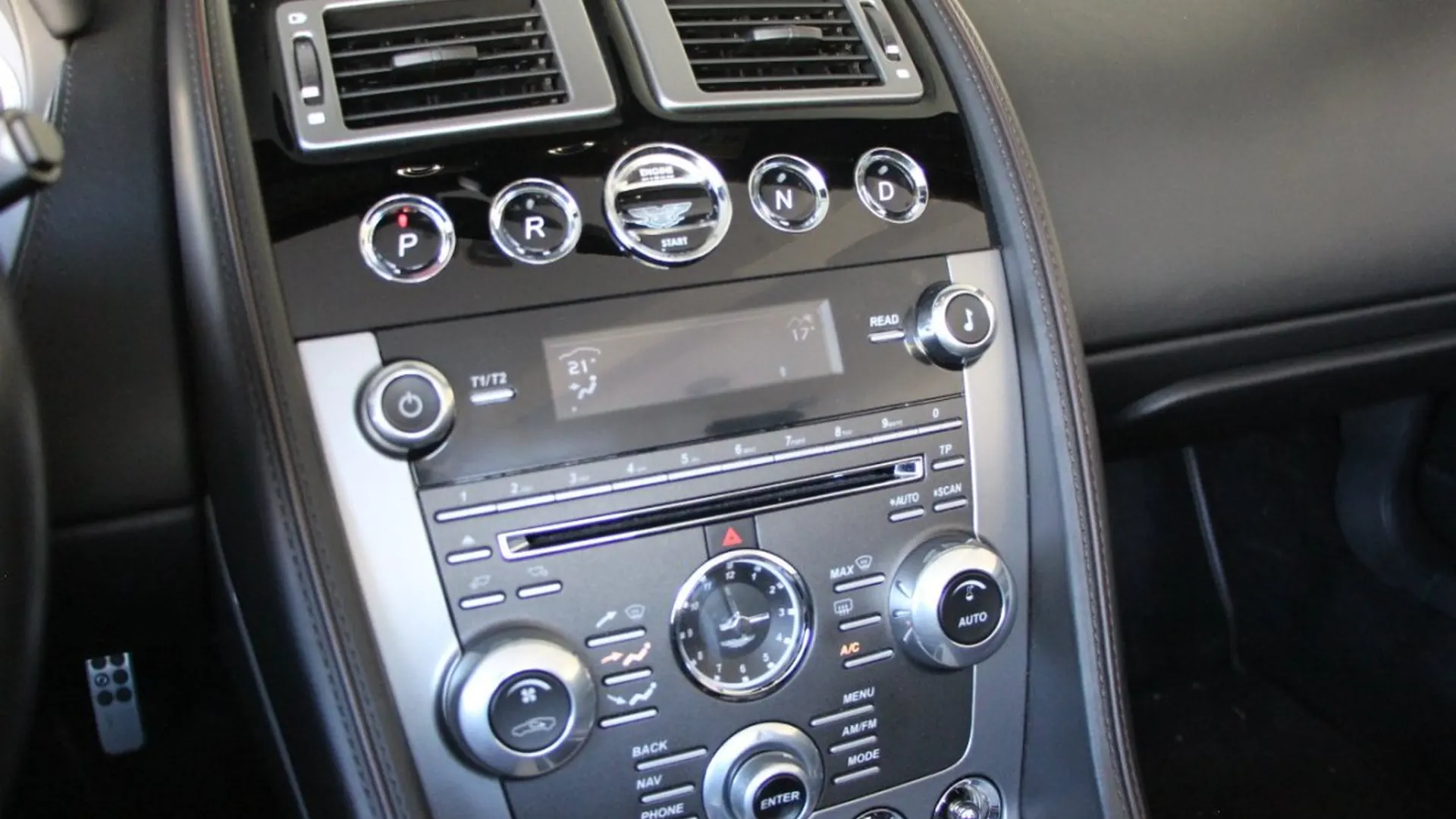 Aston Martin DB9 — photo 24
