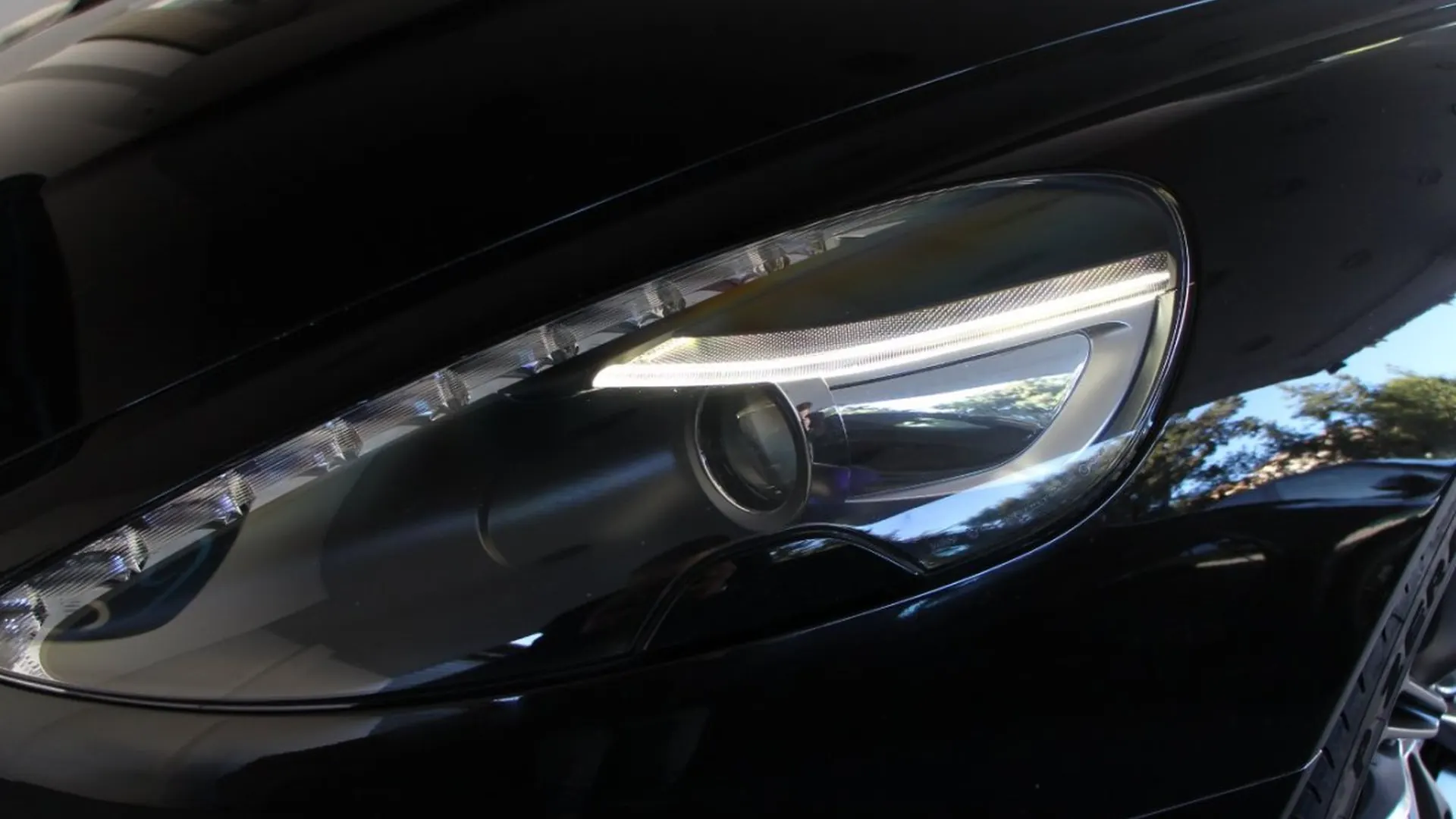 Aston Martin DB9 — photo 4