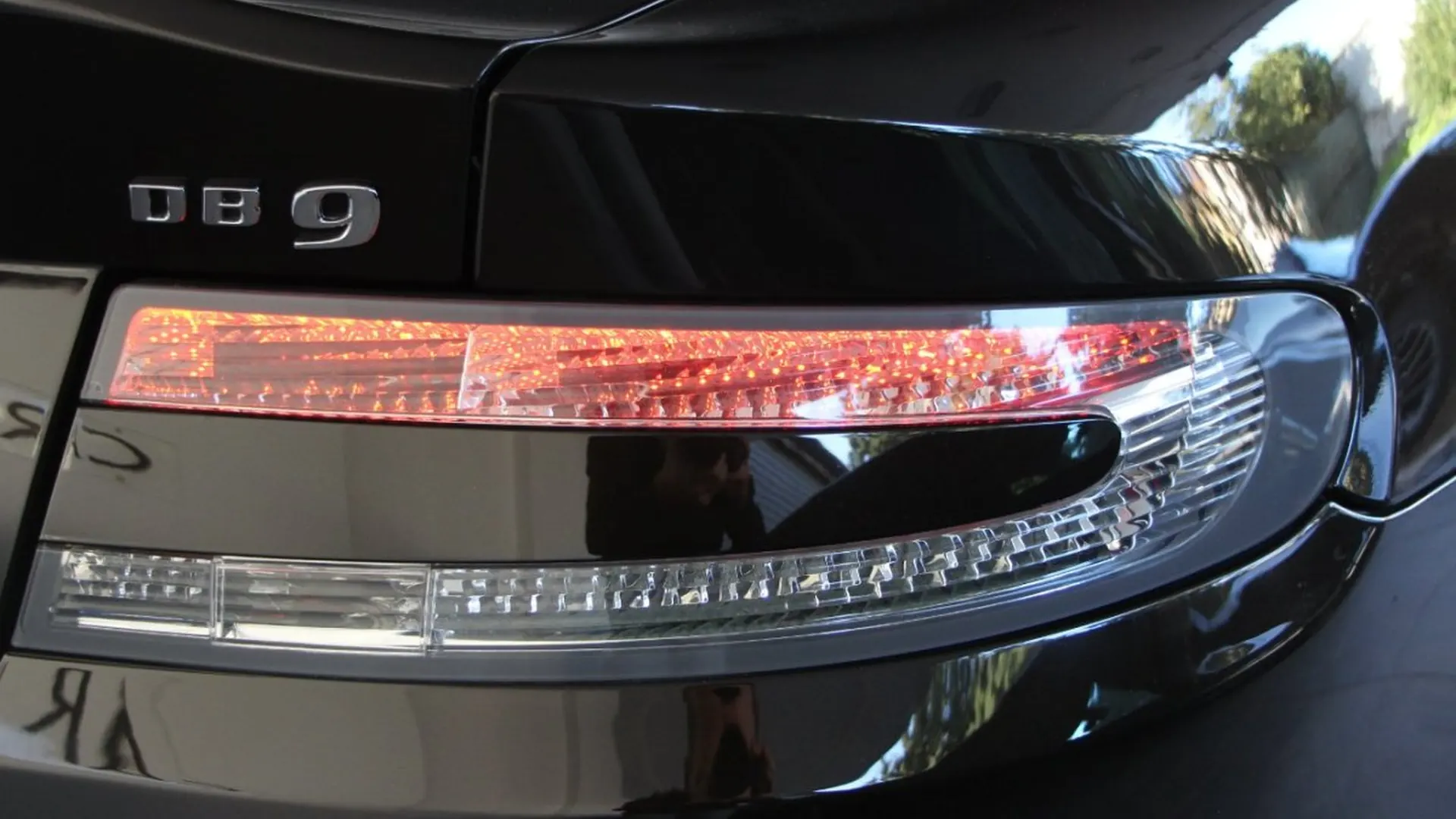 Aston Martin DB9 — photo 14