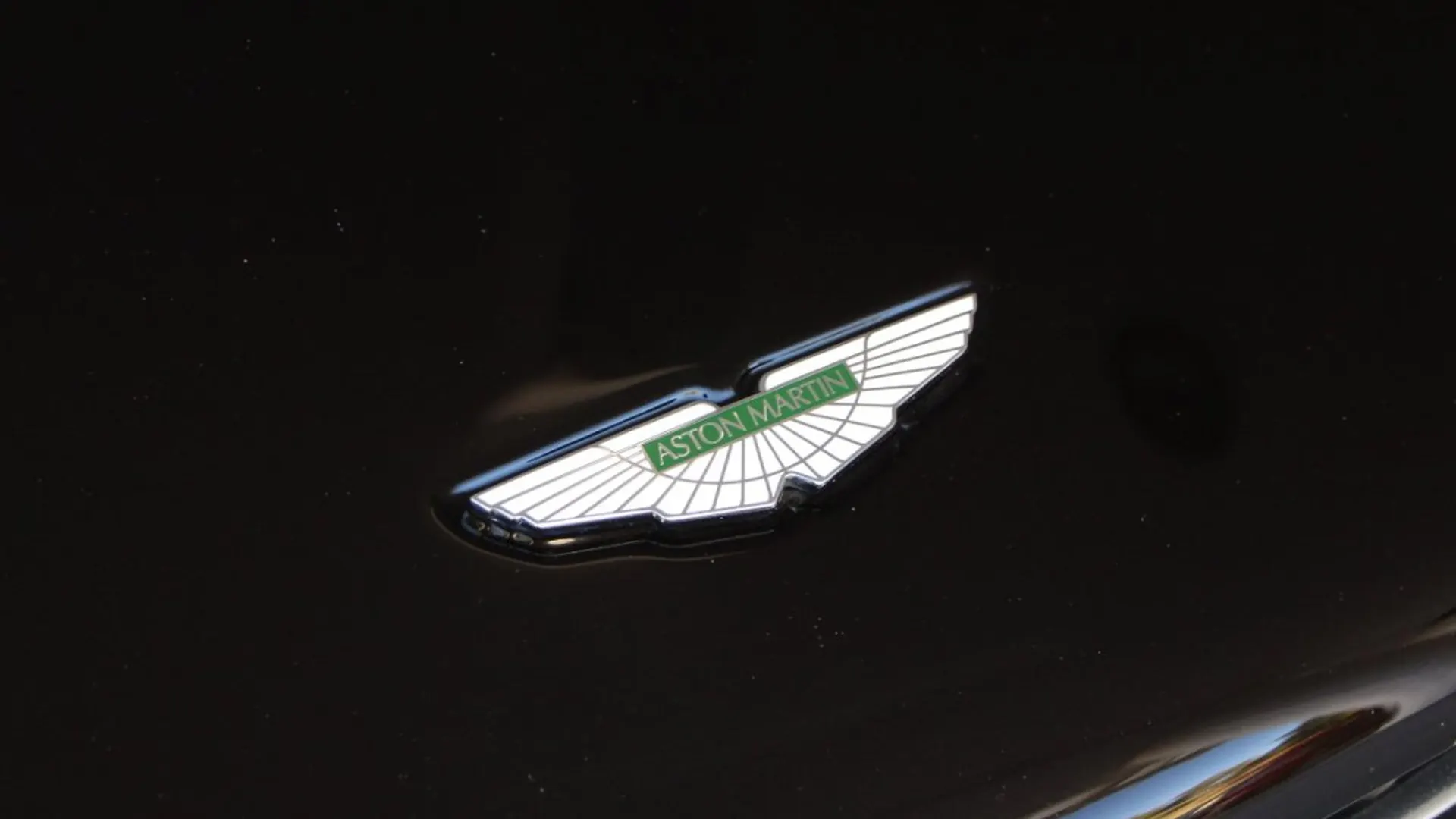 Aston Martin DB9 — photo 5