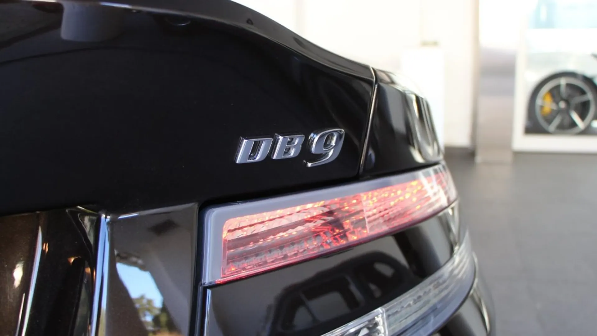 Aston Martin DB9 — photo 15