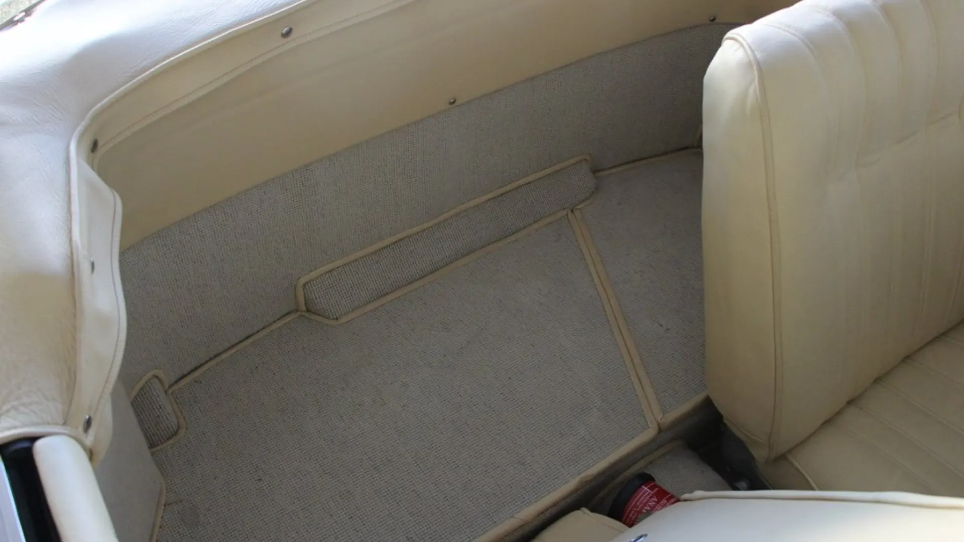 Mercedes 190 — photo 22