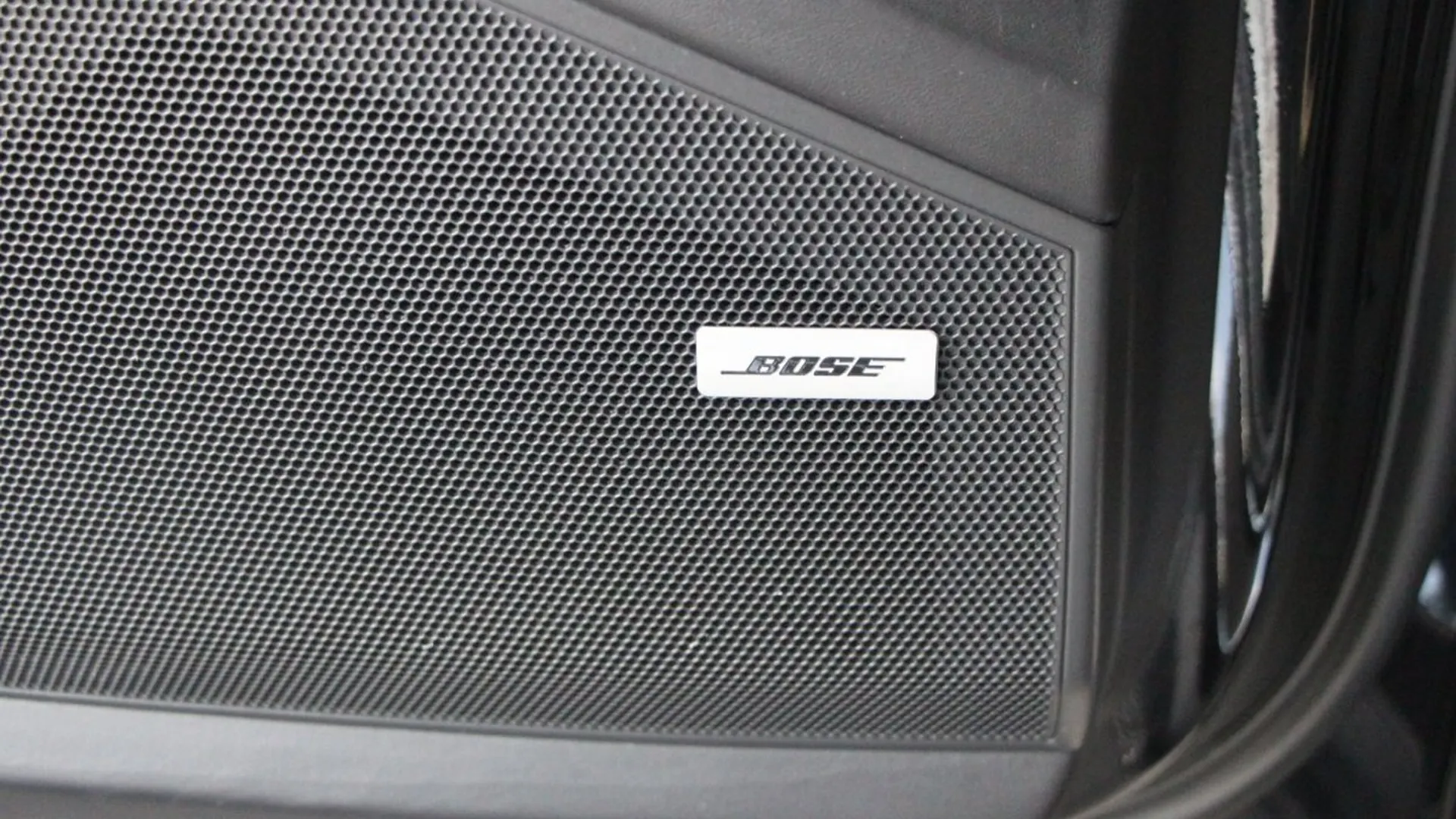 Porsche Cayenne — photo 19