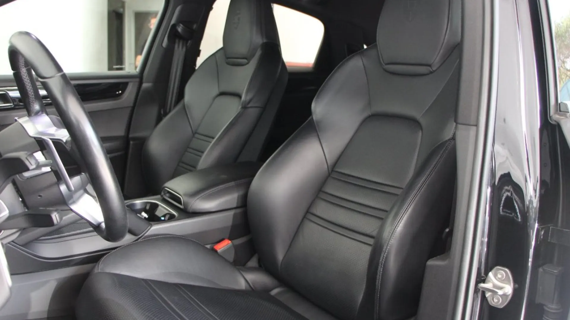 Porsche Cayenne — photo 8