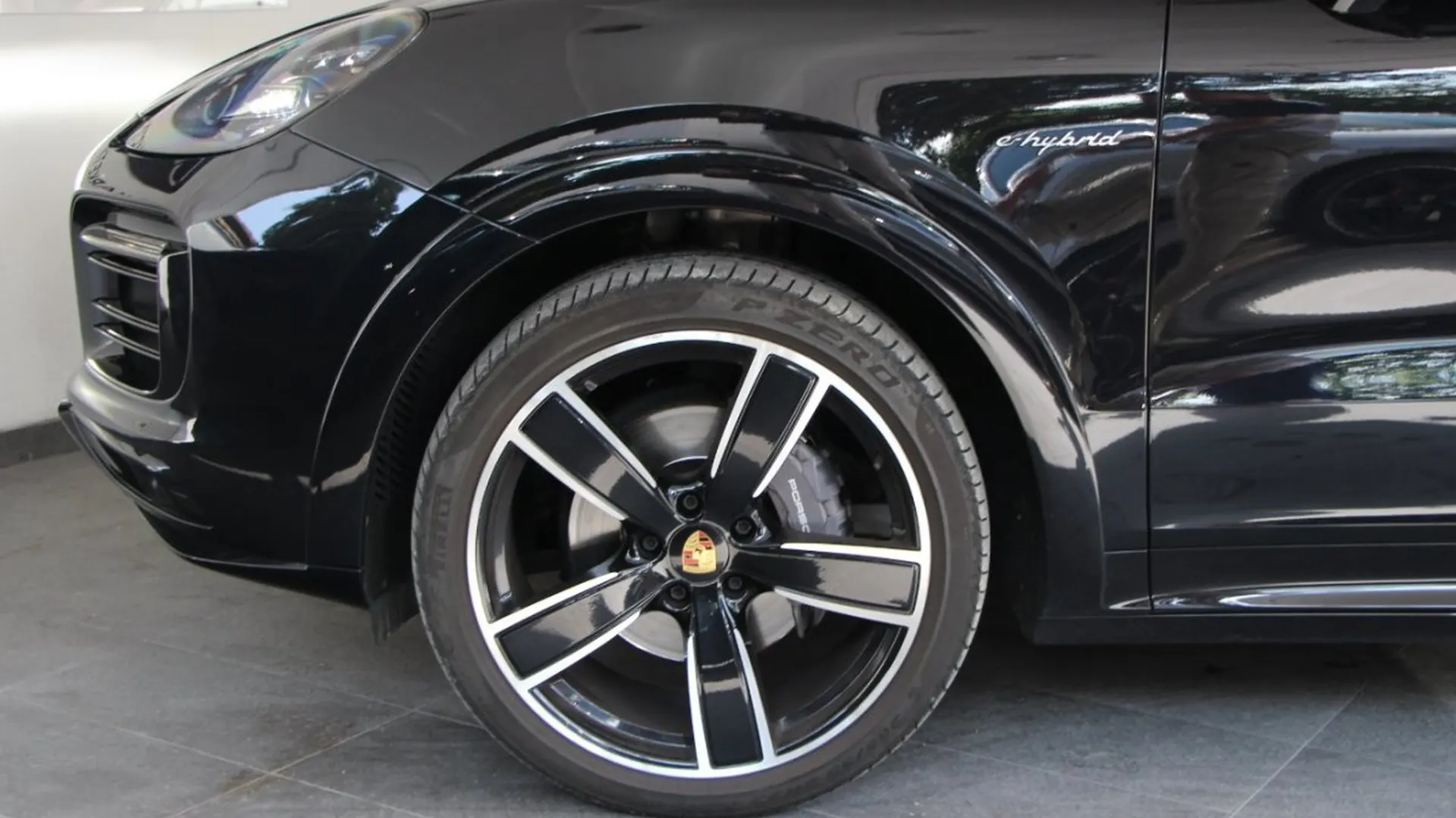 Porsche Cayenne — photo 5