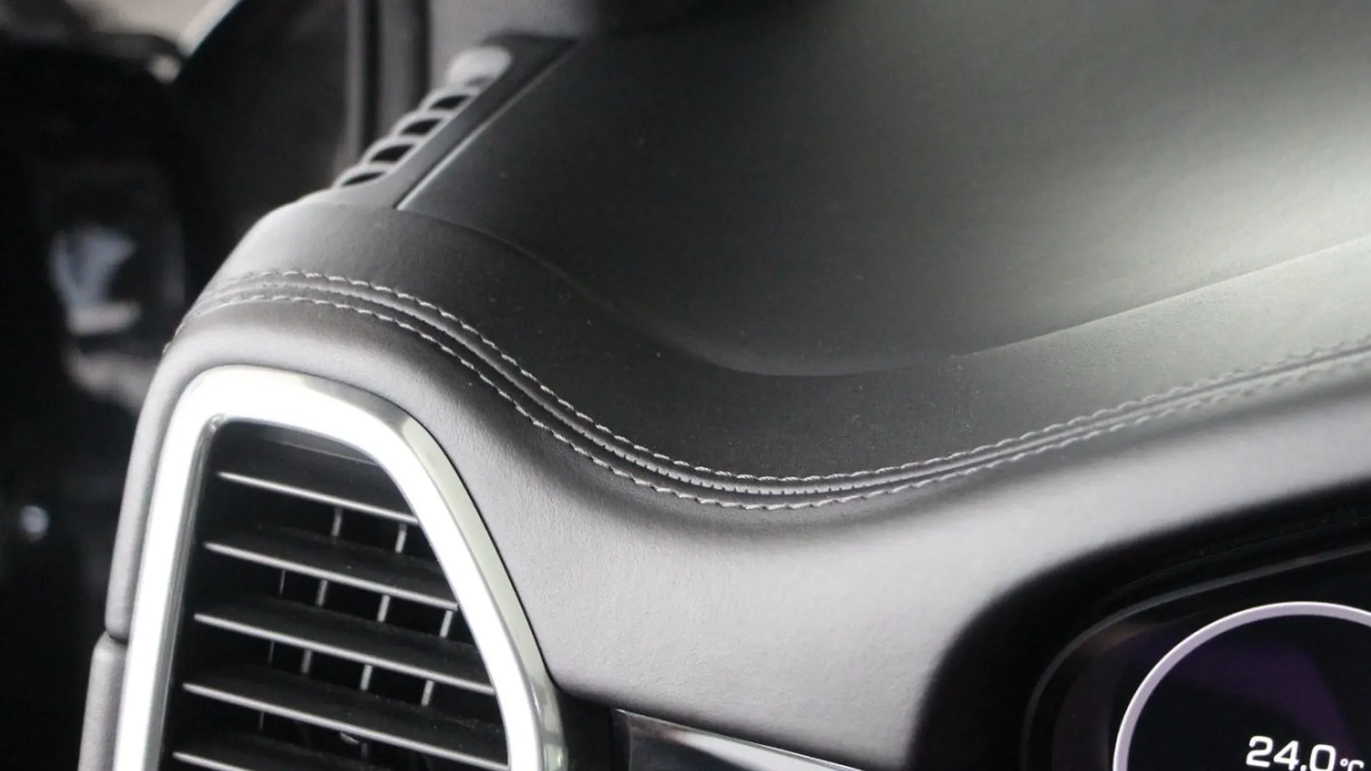 Porsche Cayenne — photo 16