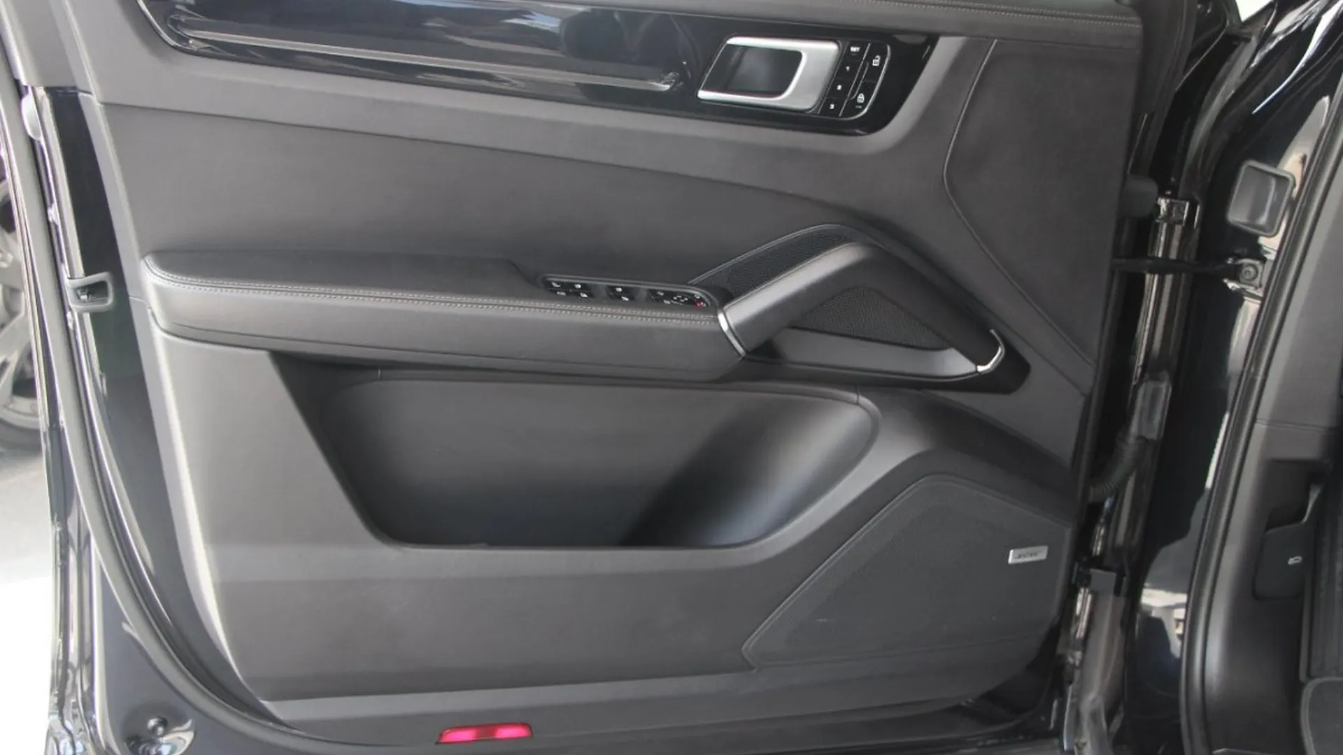 Porsche Cayenne — photo 10