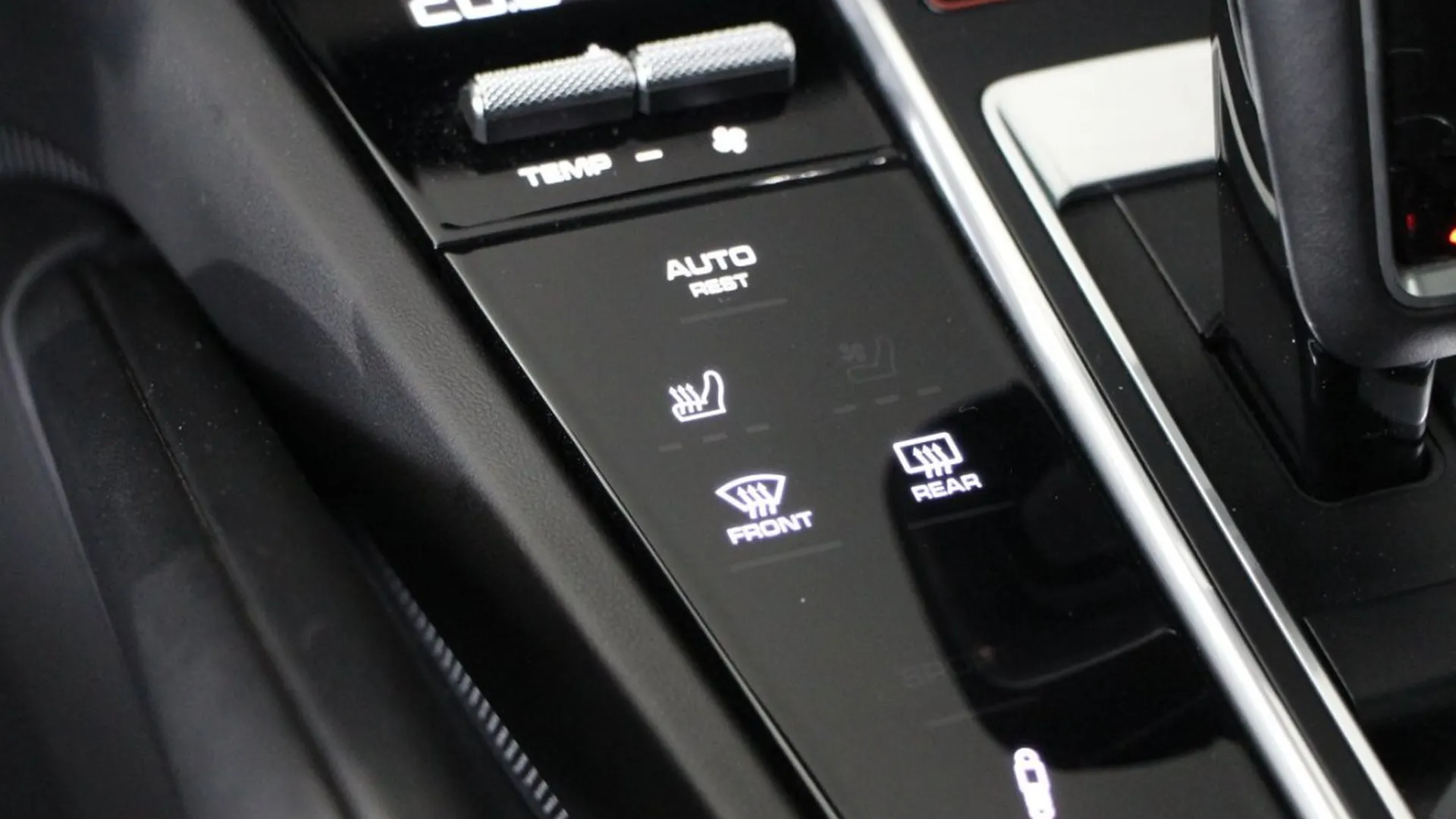 Porsche Cayenne — photo 12