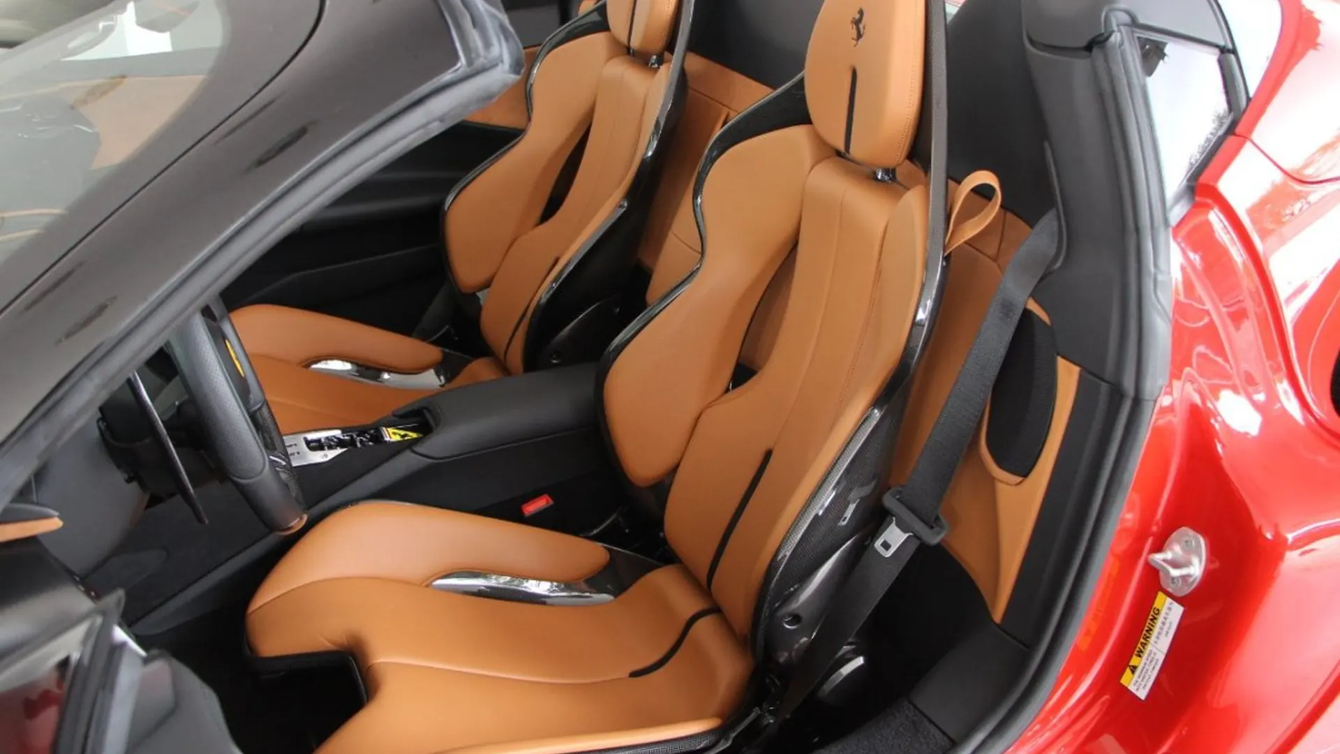 Ferrari SF90 — photo 12