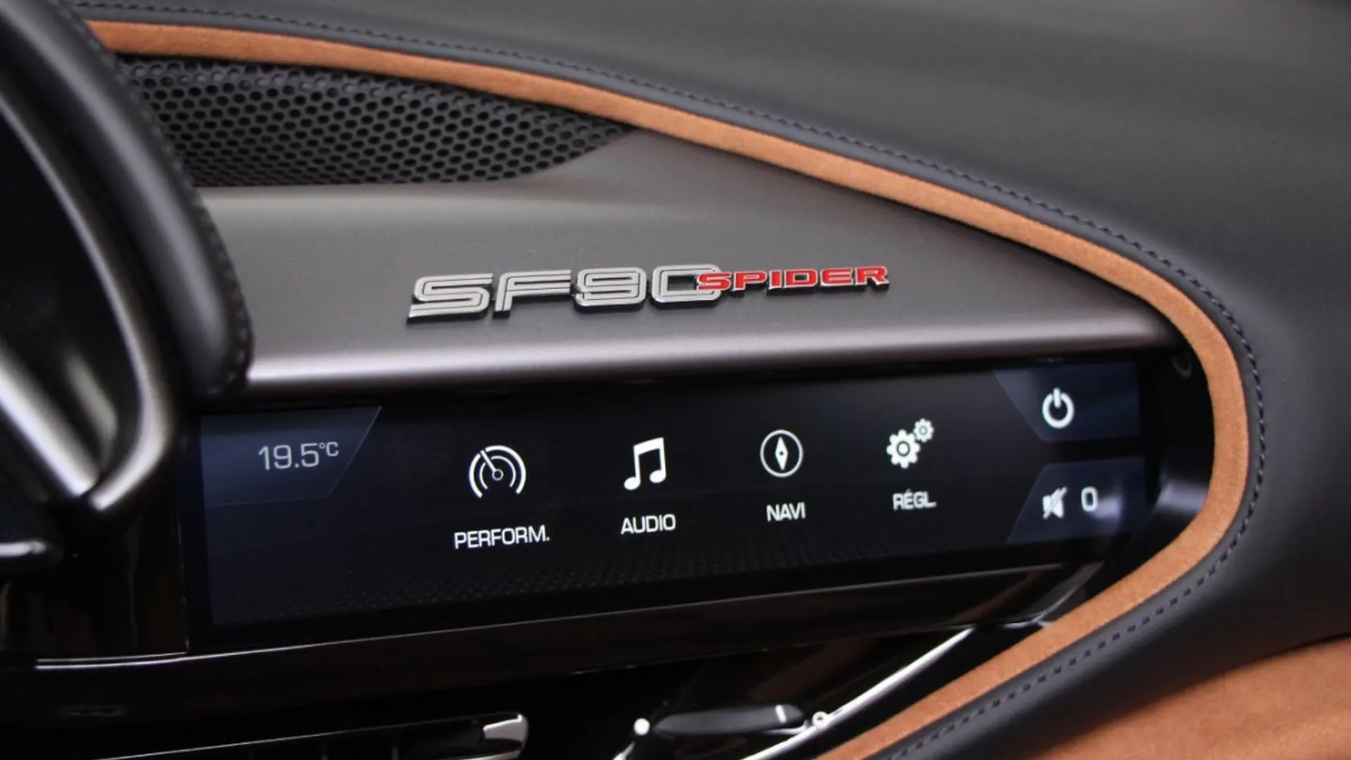 Ferrari SF90 — photo 18