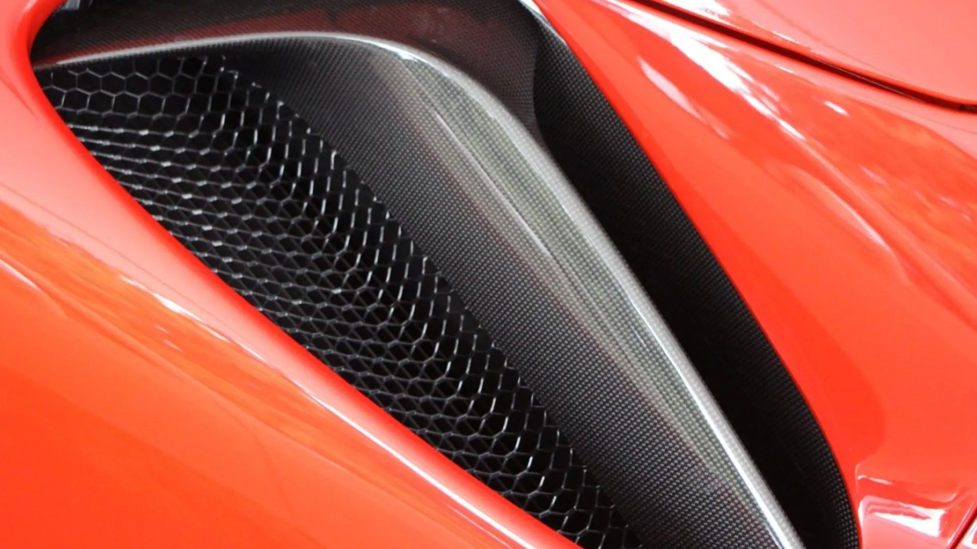 Ferrari SF90 — photo 7