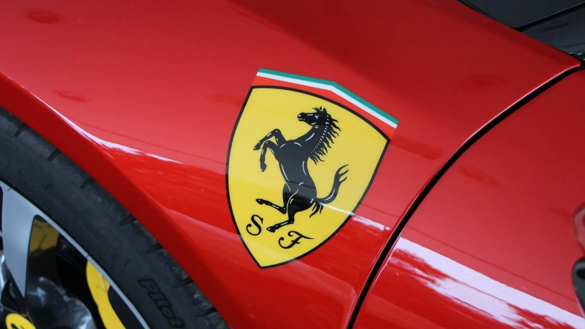 Ferrari SF90 — photo 30