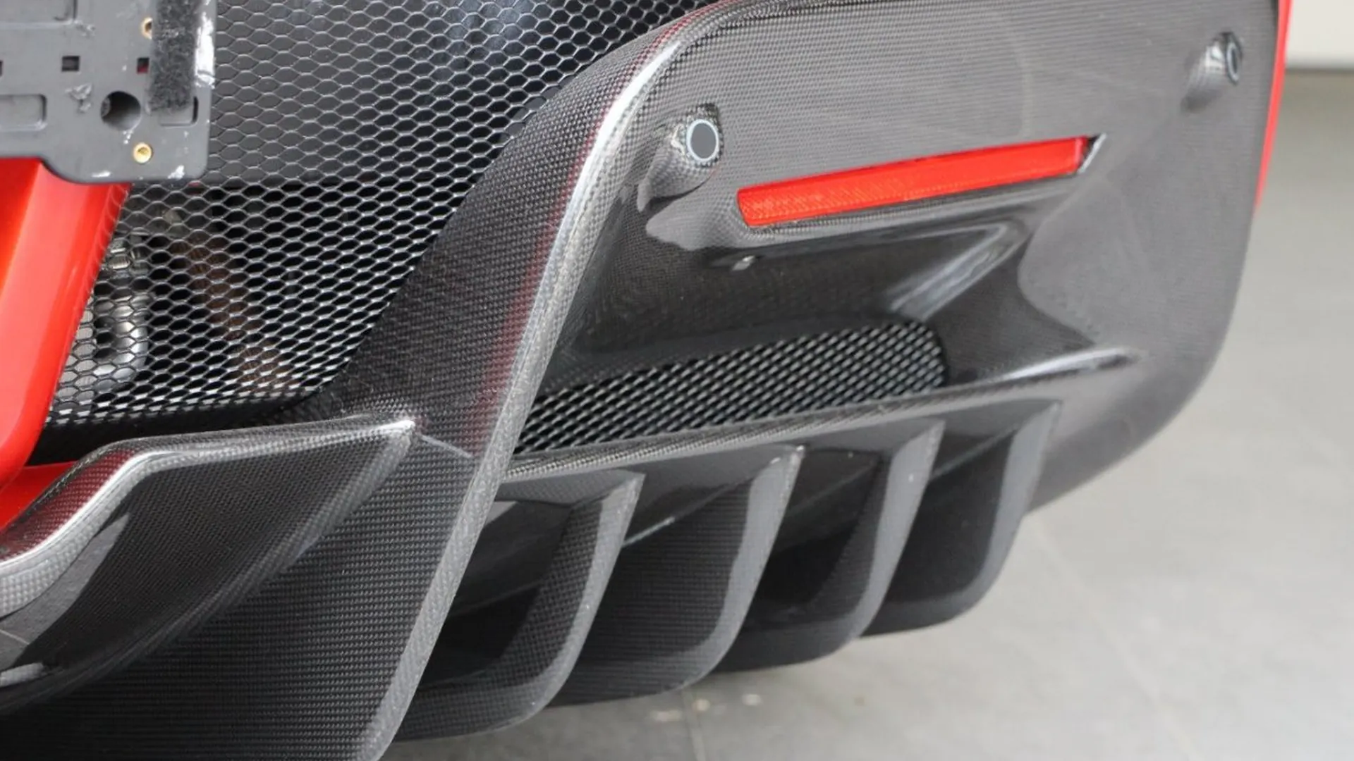Ferrari SF90 — photo 9