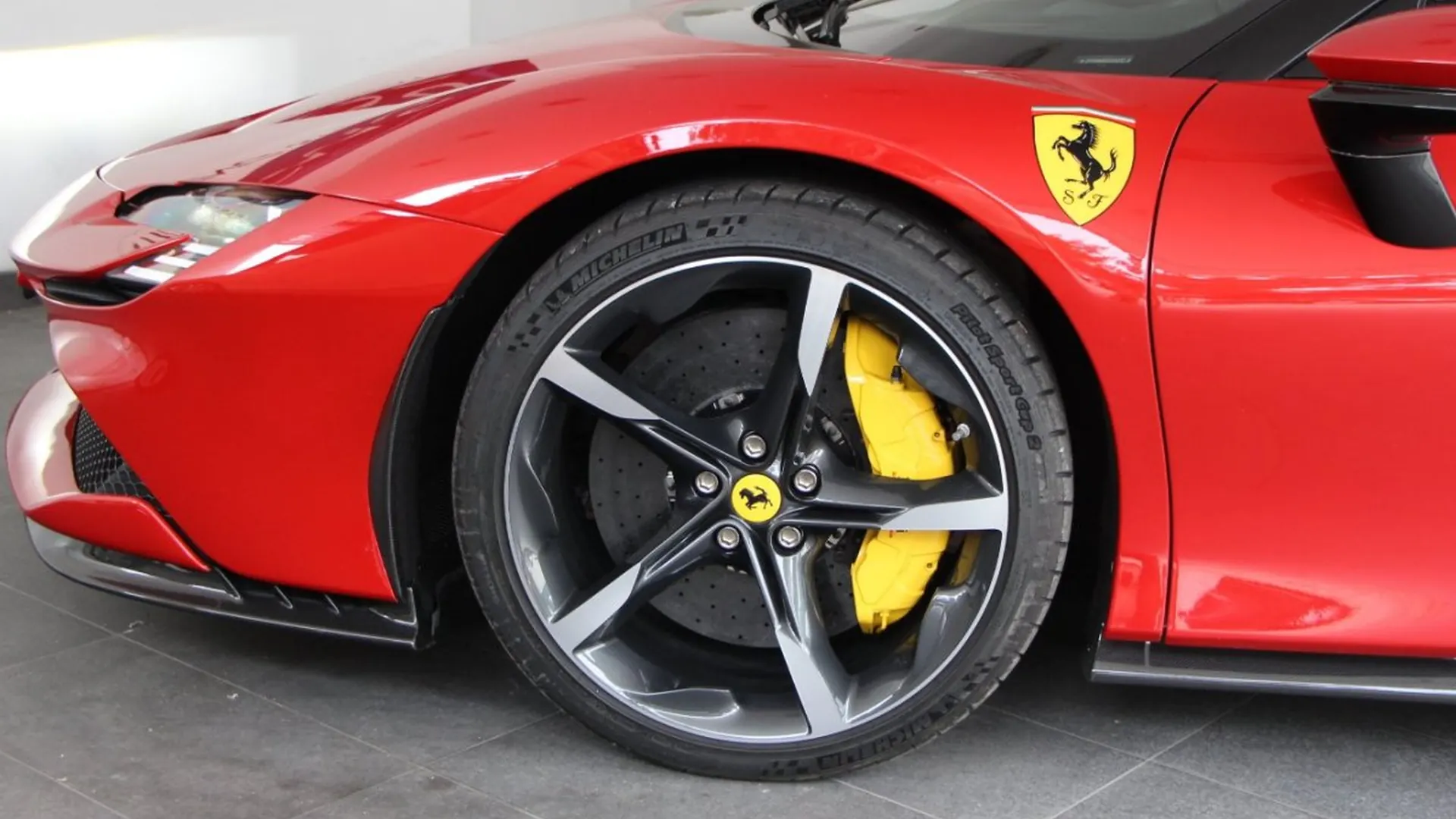 Ferrari SF90 — photo 33