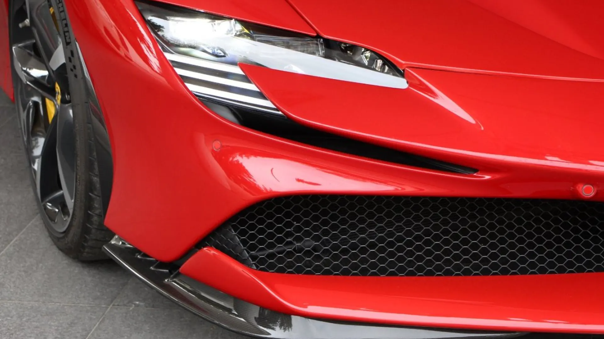 Ferrari SF90 — photo 4