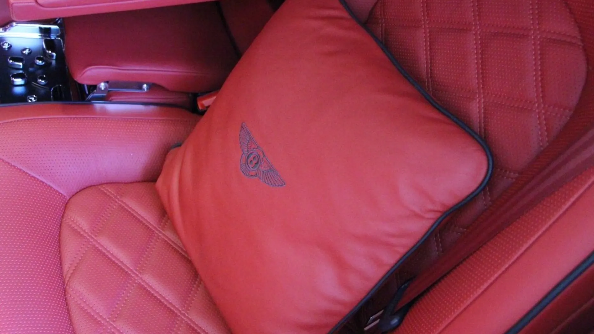 Bentley Mulsanne — photo 14