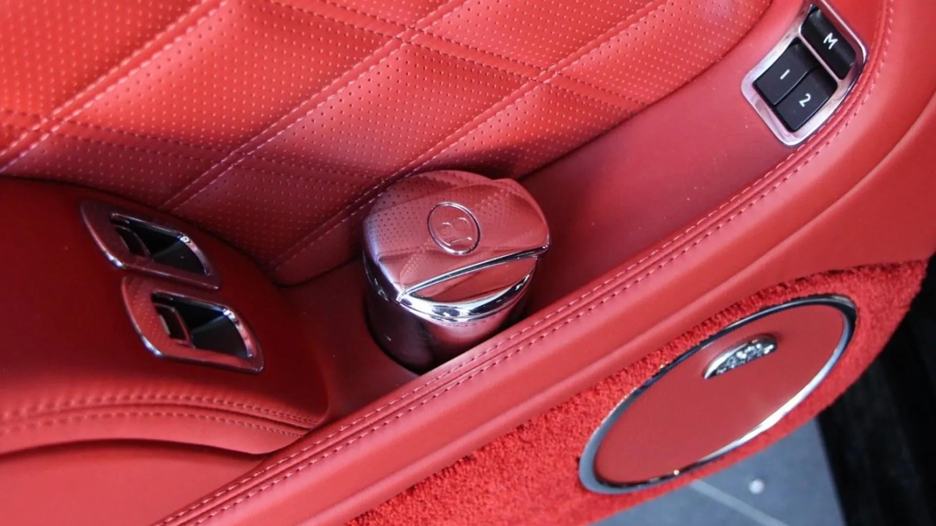 Bentley Mulsanne — photo 31