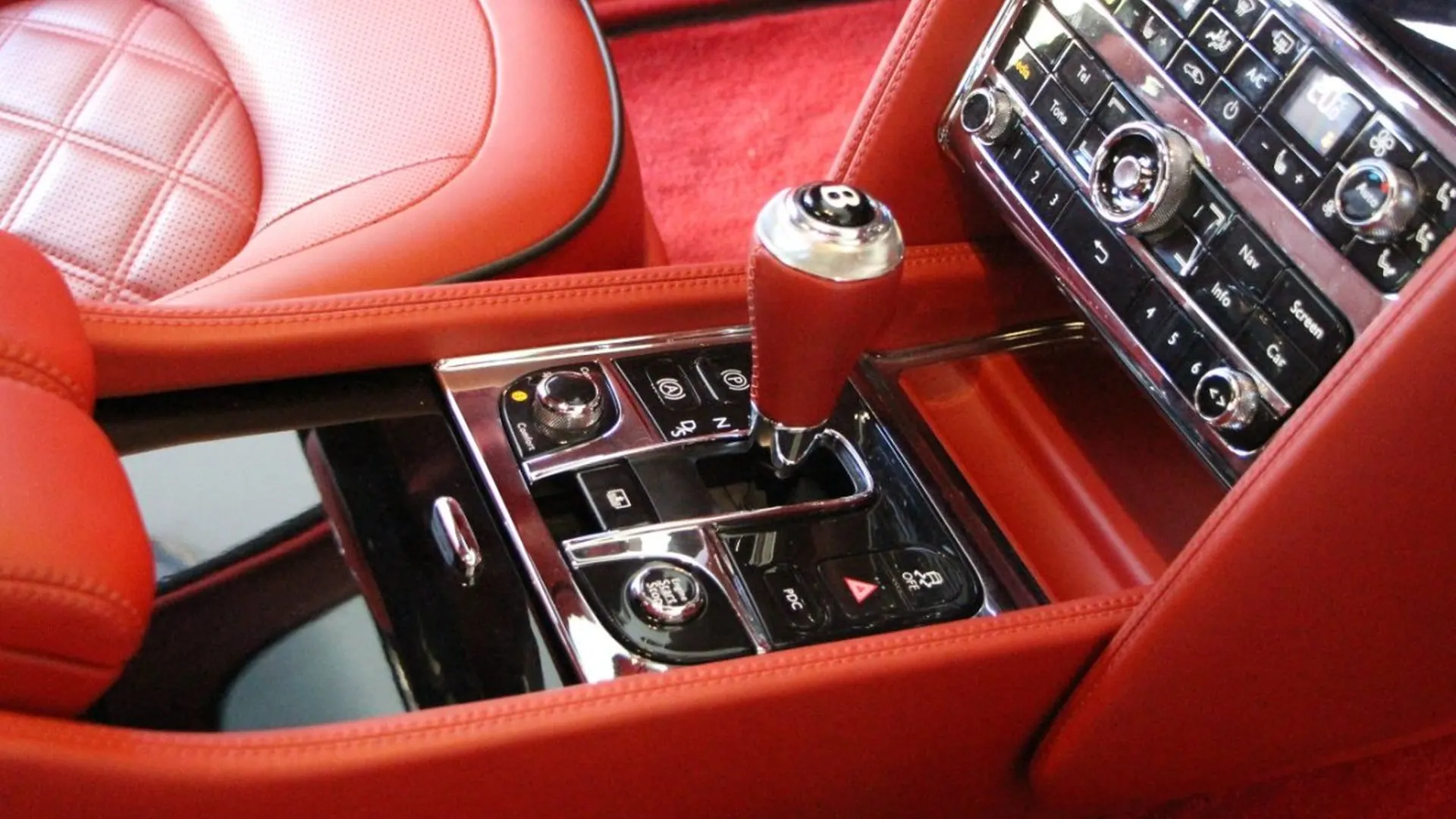 Bentley Mulsanne — photo 34