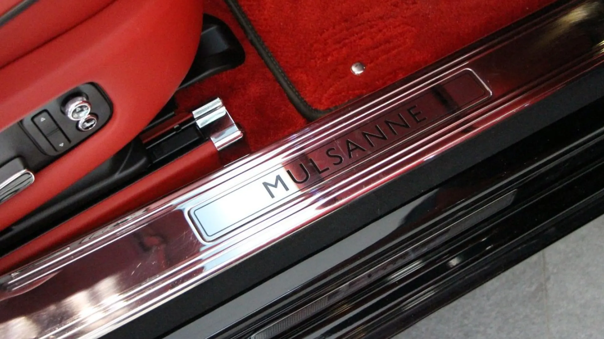Bentley Mulsanne — photo 32