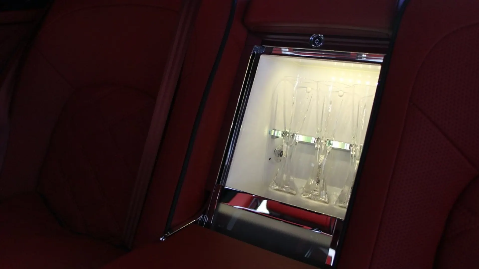 Bentley Mulsanne — photo 18