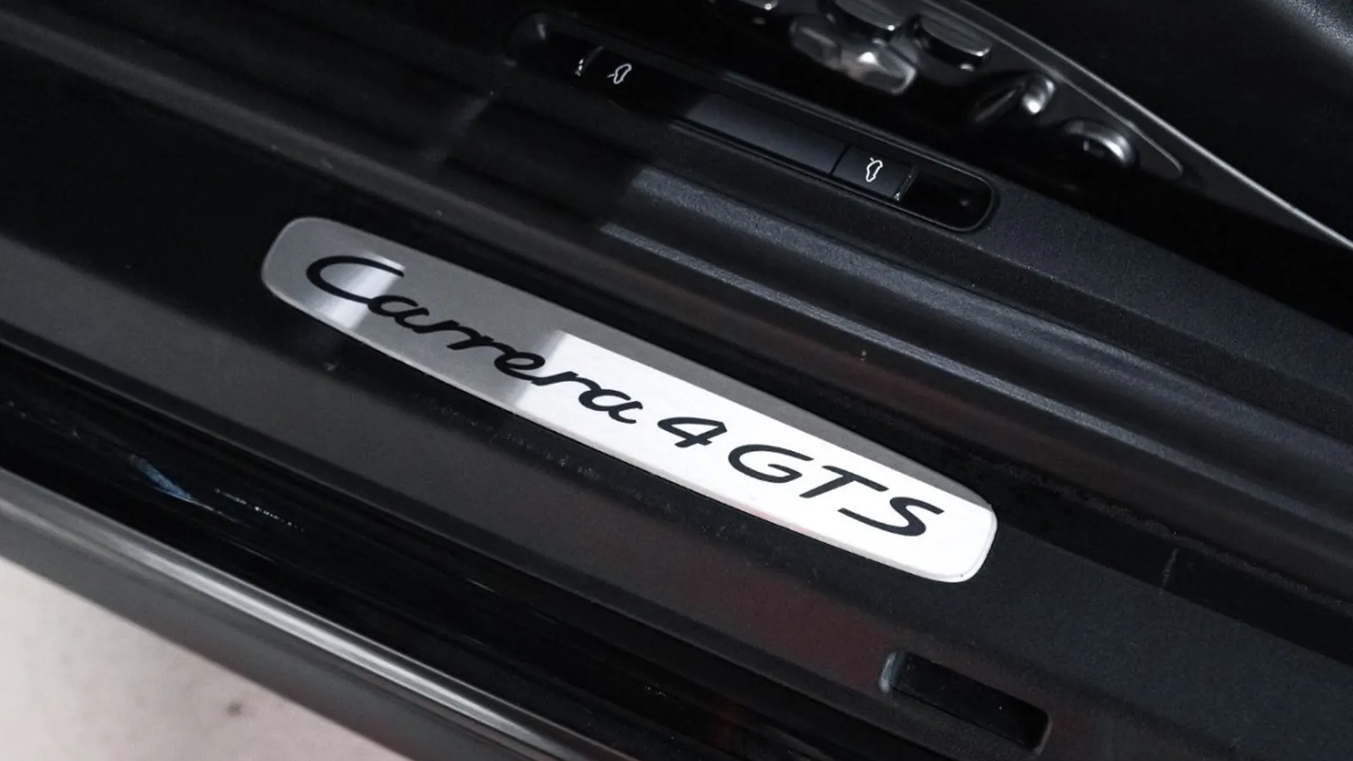 Porsche 911 — photo 29