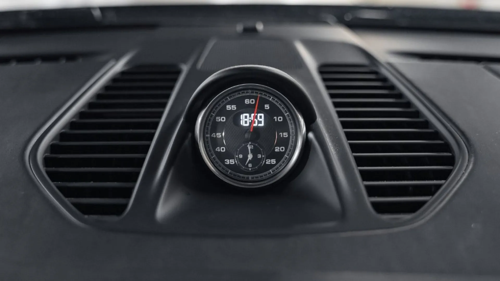 Porsche 911 — photo 28
