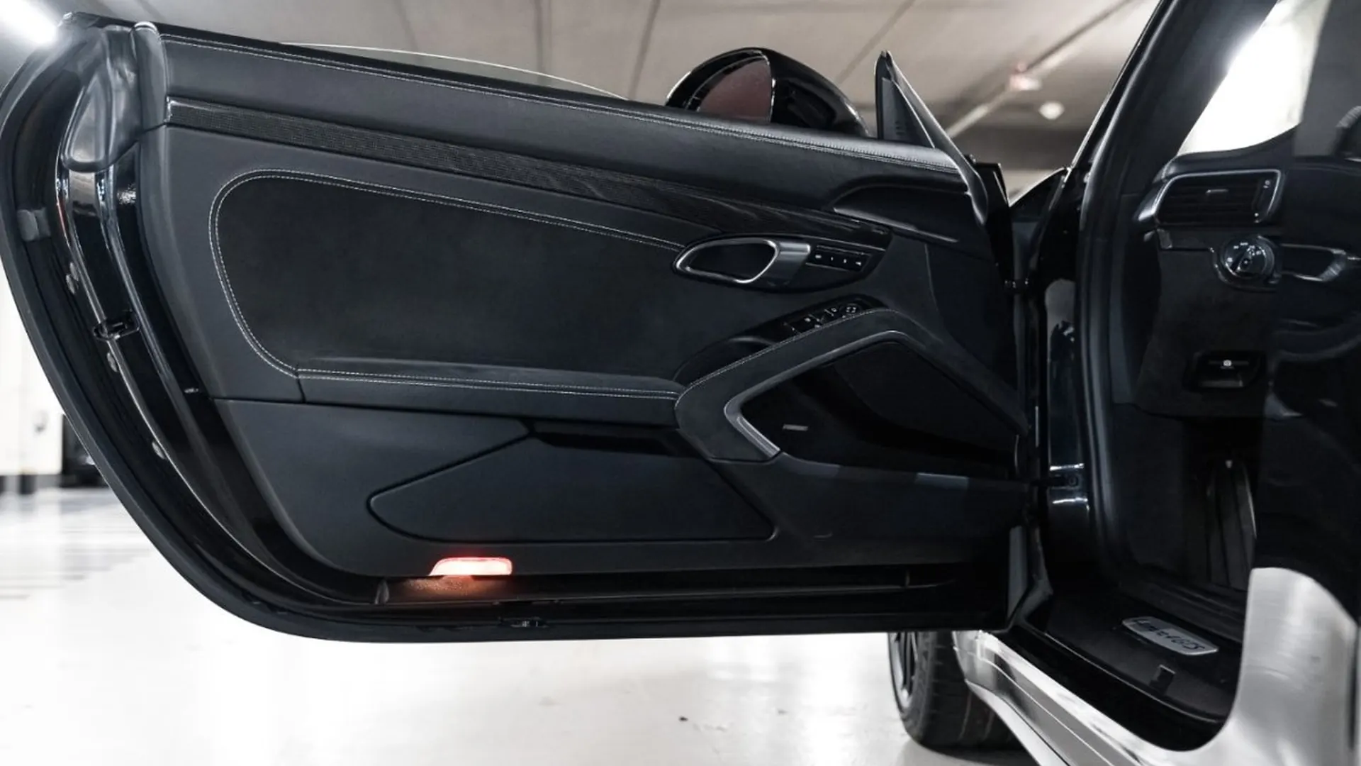 Porsche 911 — photo 18
