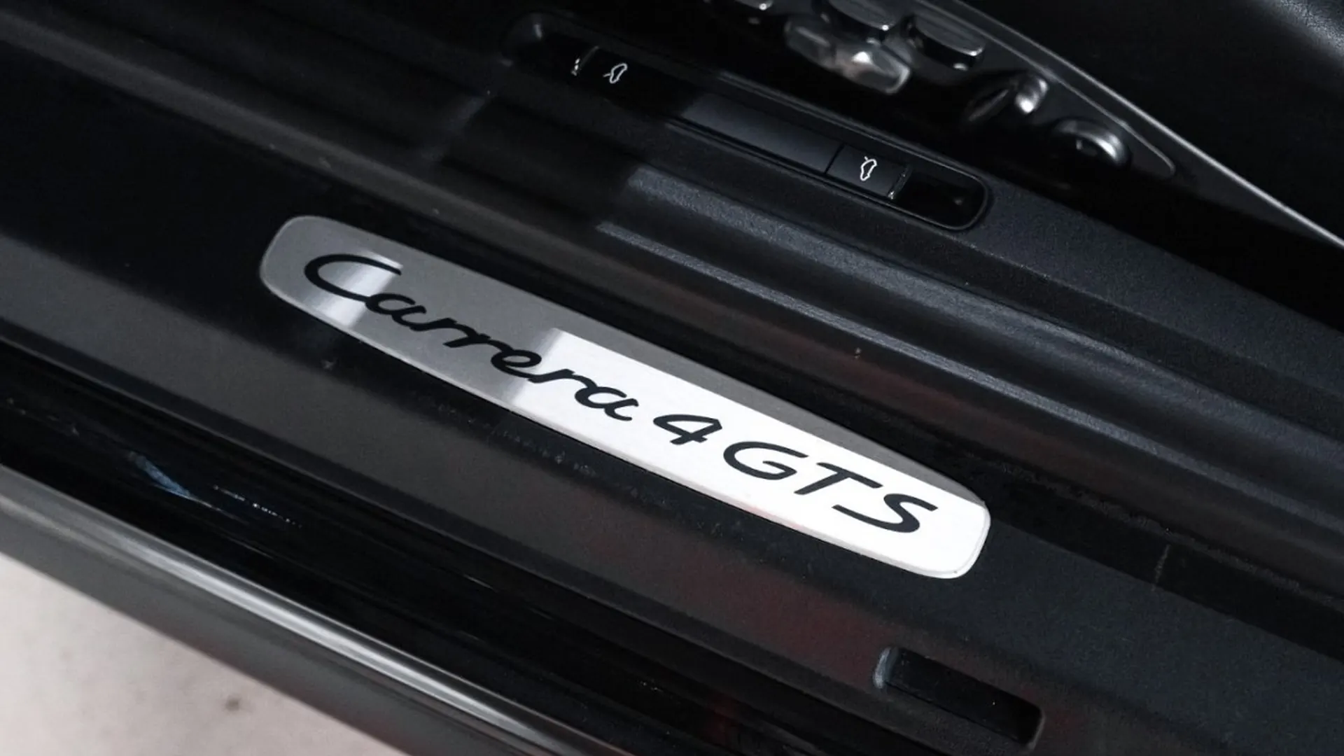 Porsche 911 — photo 20