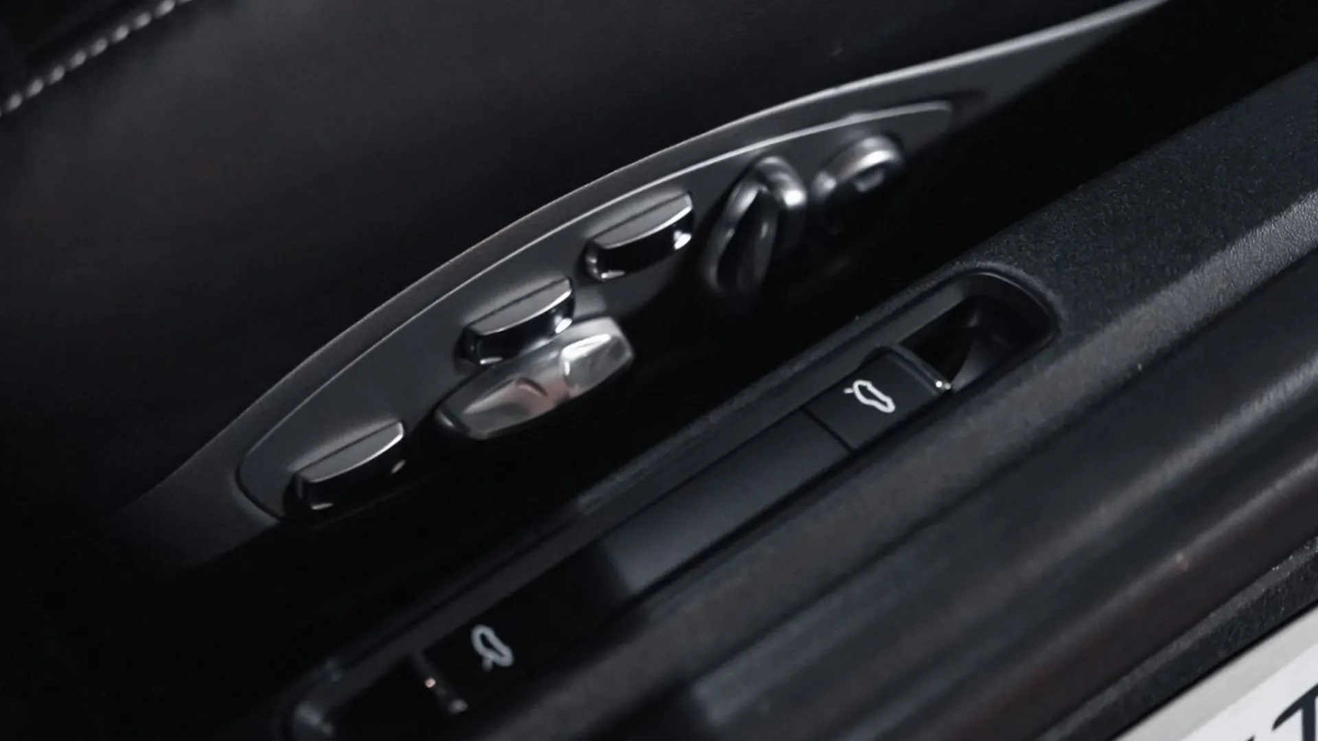 Porsche 911 — photo 21