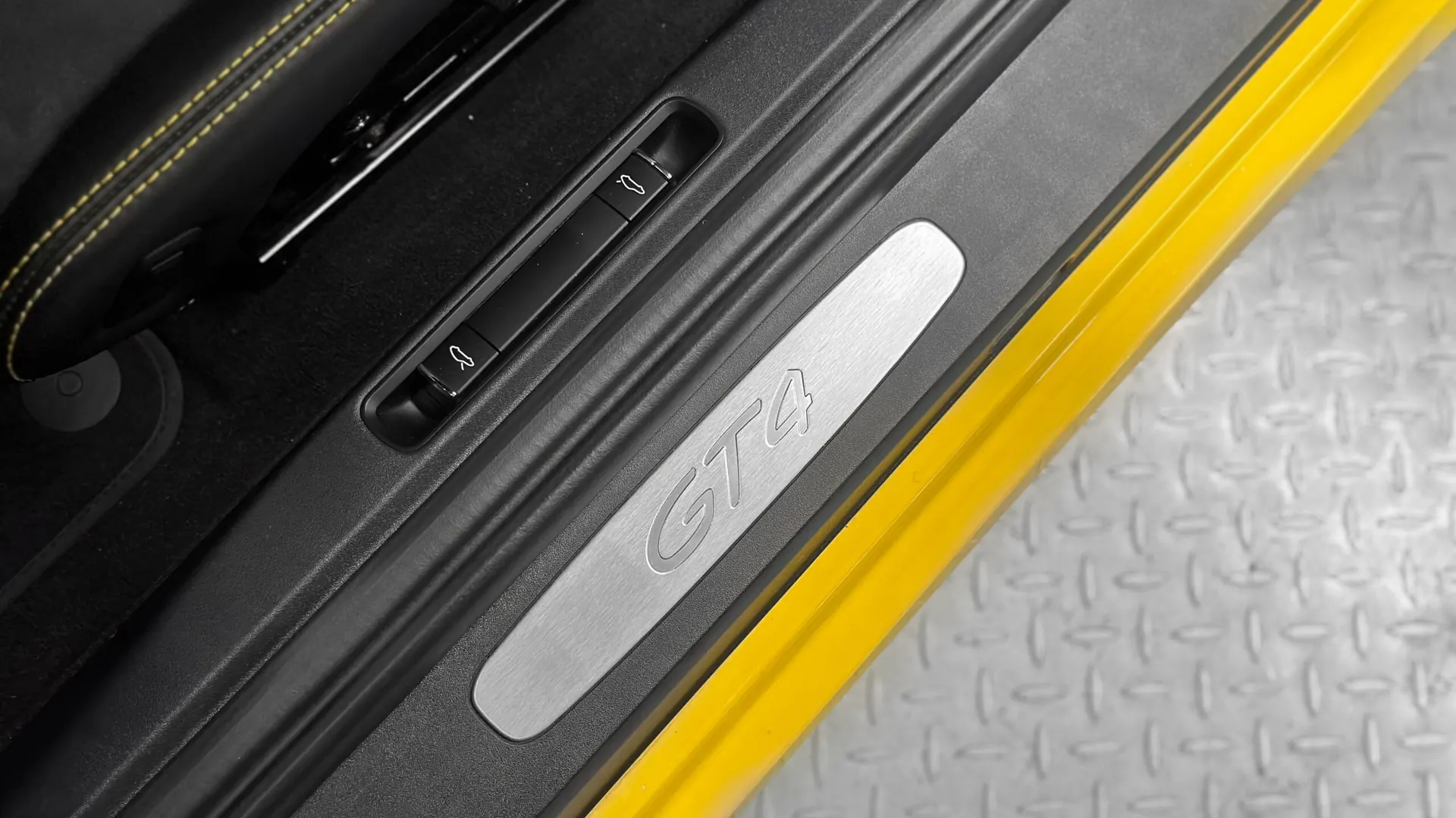 Porsche 981 — photo 19