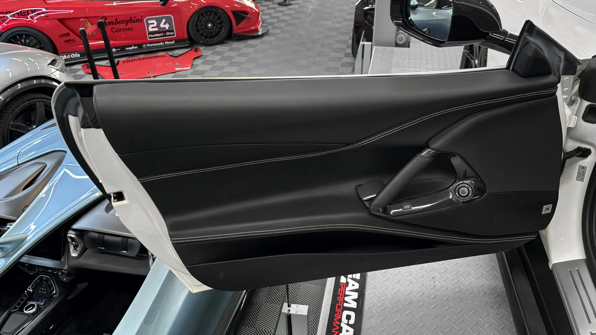 Ferrari 812 — photo 34