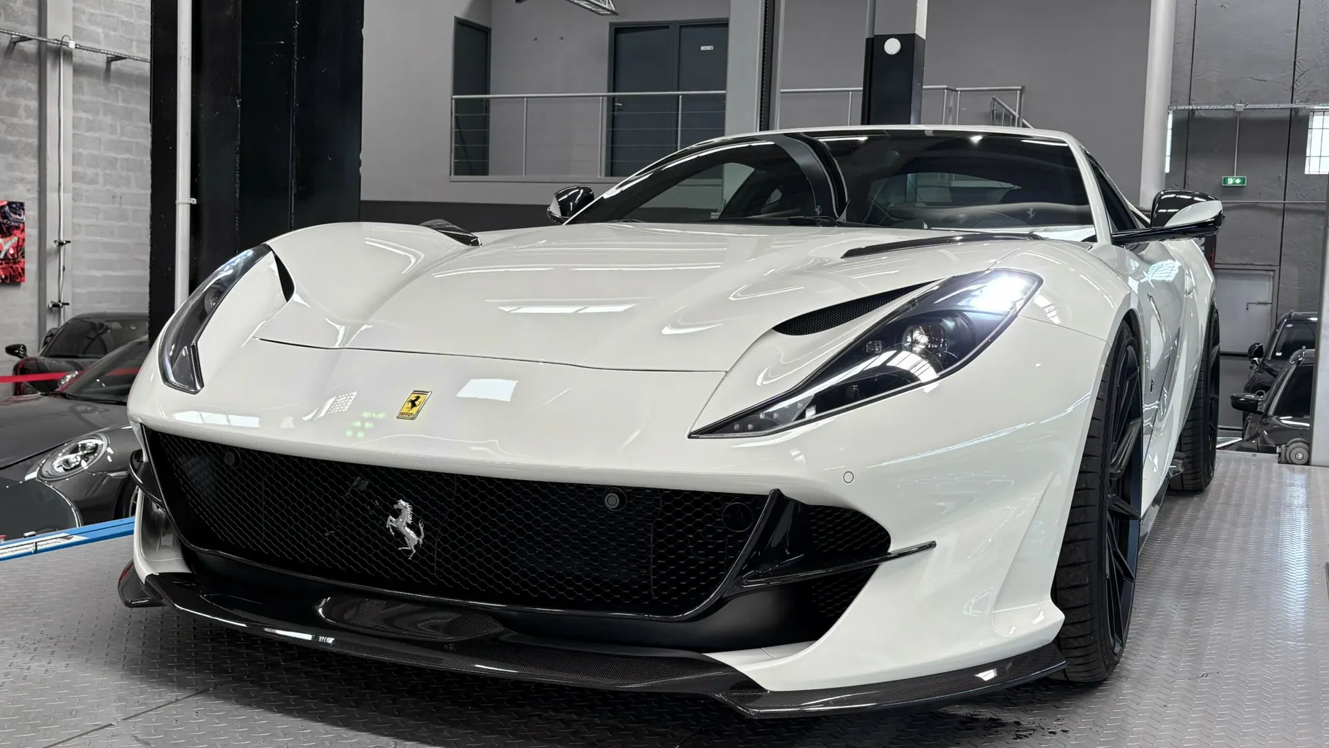 Ferrari 812 — photo 13