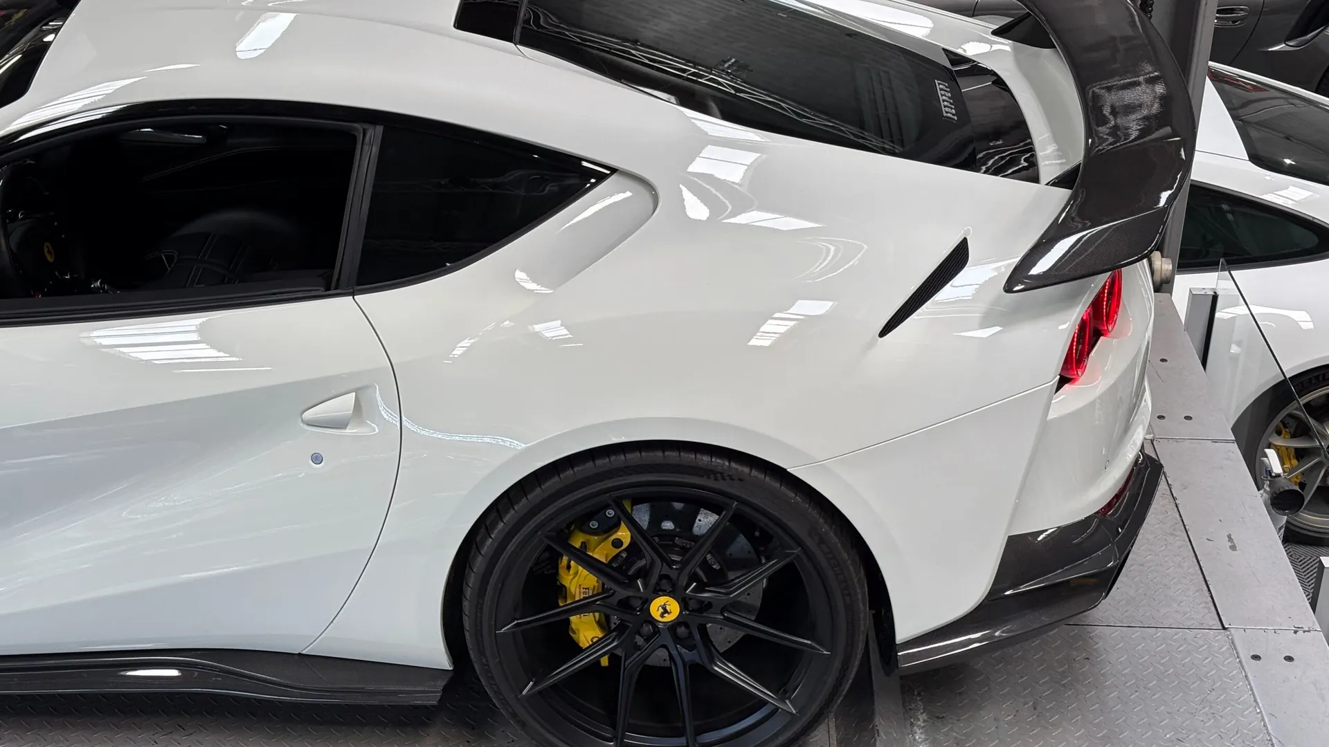 Ferrari 812 — photo 5