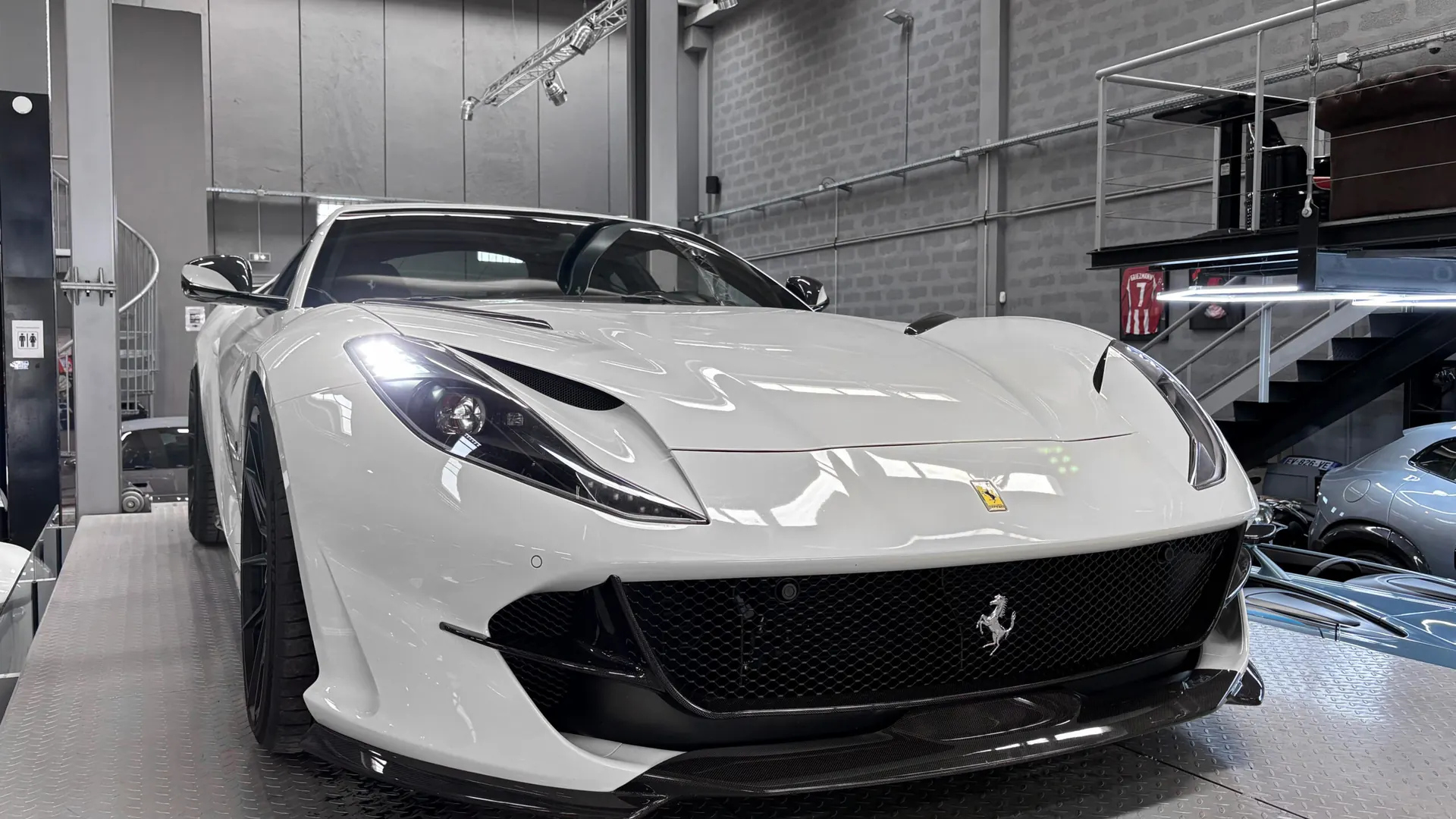 Ferrari 812 — photo 10