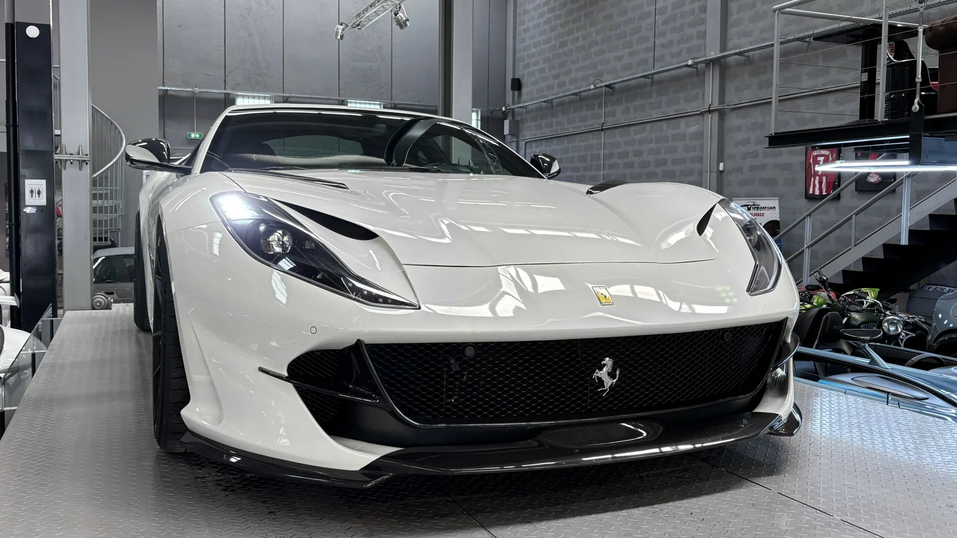 Ferrari 812 — photo 12