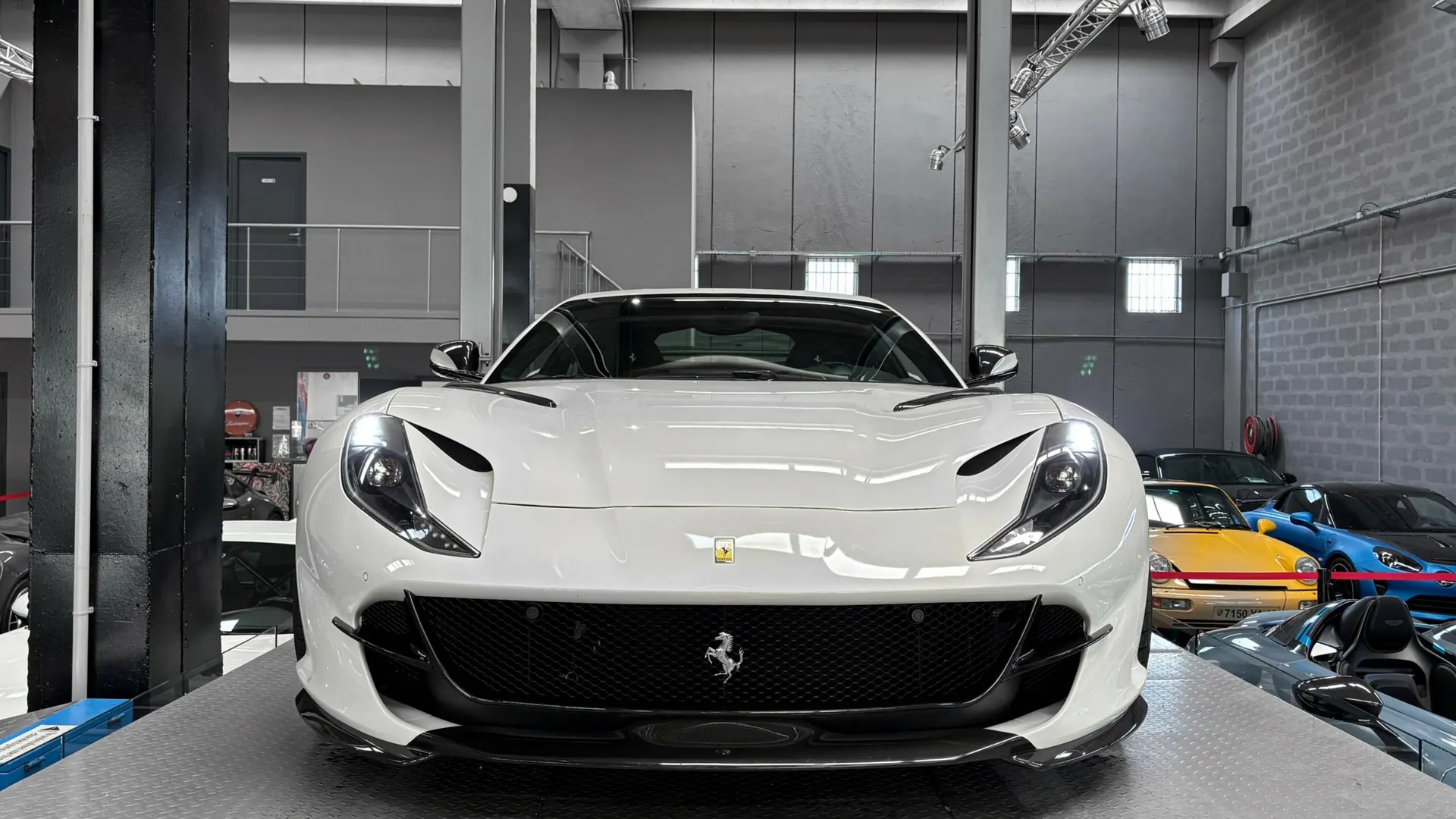 Ferrari 812 — photo 11